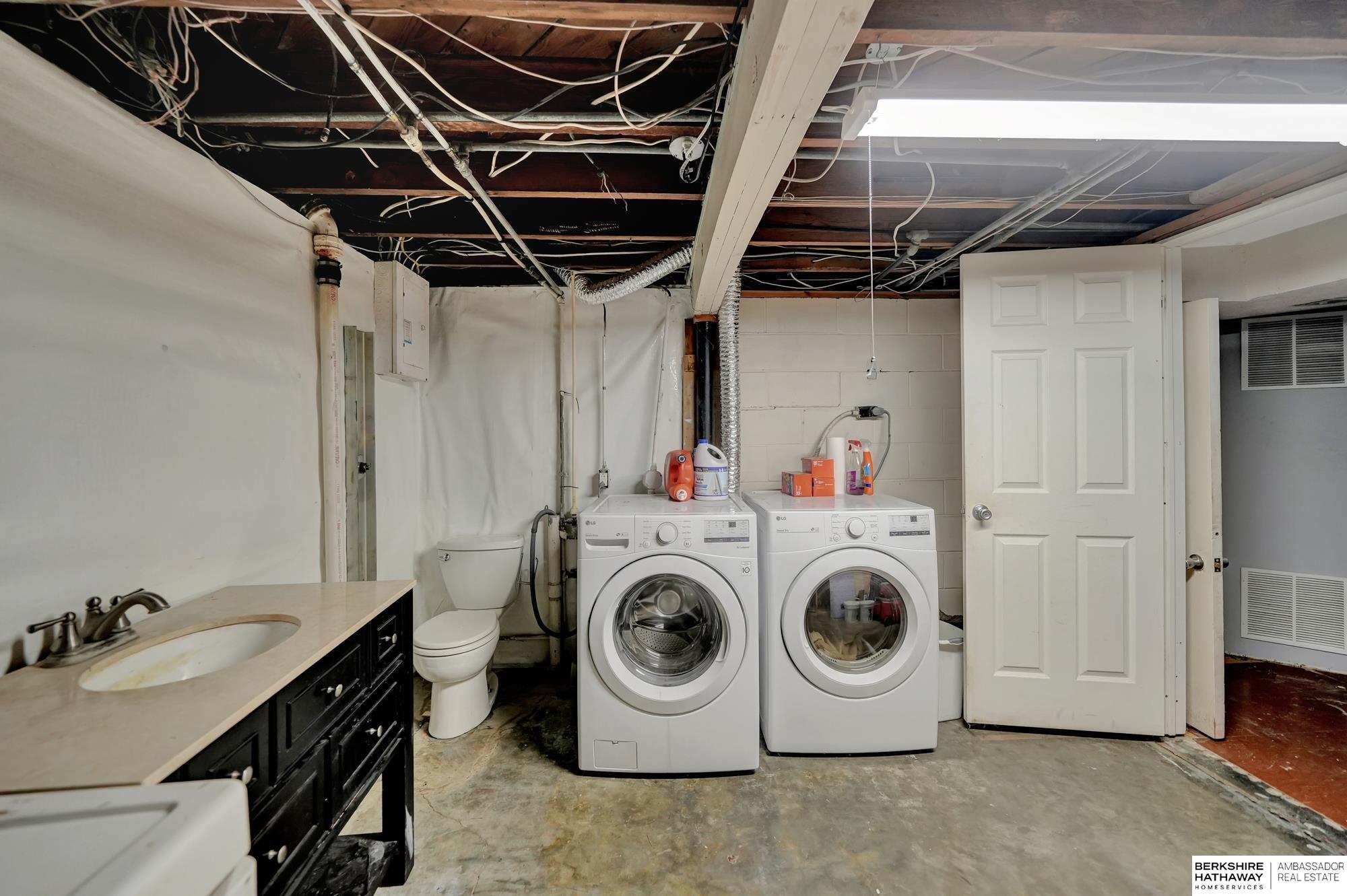 Lincoln, Nebraska 68502, United States, 3 Bedrooms Bedrooms, ,2 BathroomsBathrooms,Residential,Pending,14848