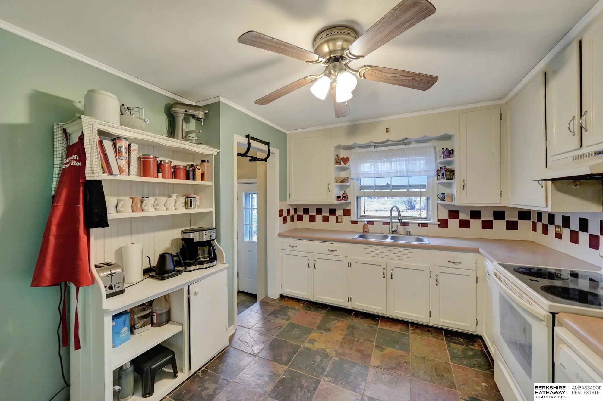 Lincoln, Nebraska 68502, United States, 3 Bedrooms Bedrooms, ,2 BathroomsBathrooms,Residential,Pending,14848