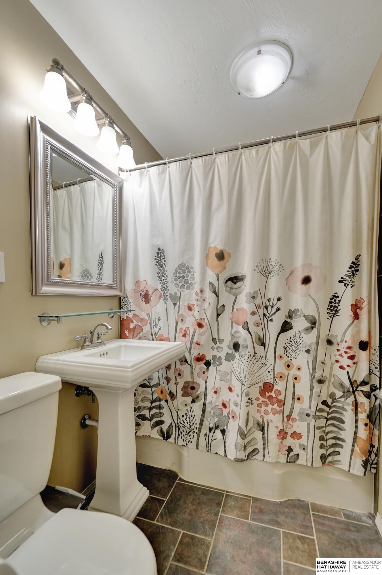 Lincoln, Nebraska 68502, United States, 3 Bedrooms Bedrooms, ,2 BathroomsBathrooms,Residential,Pending,14848