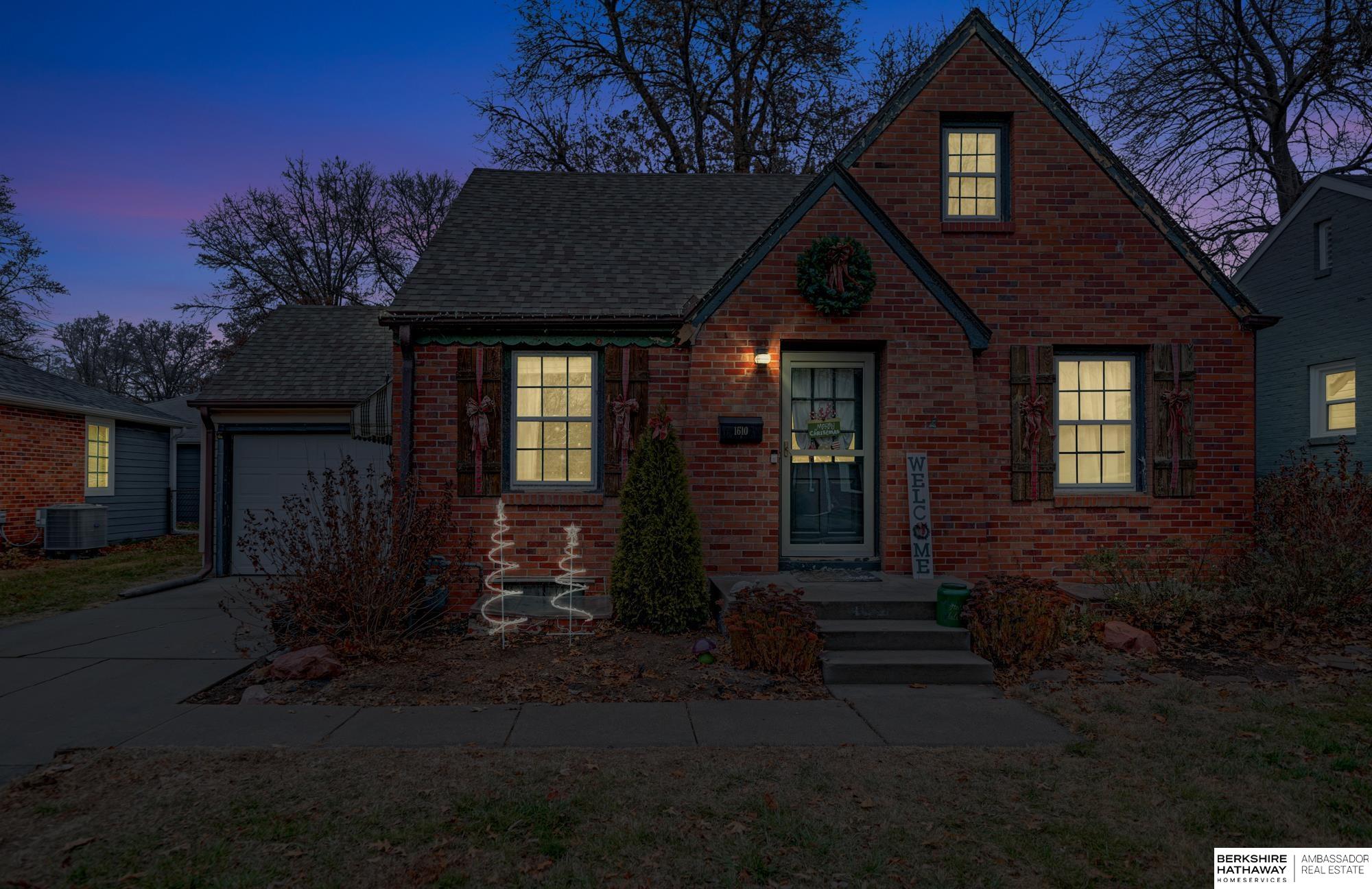 Lincoln, Nebraska 68502, United States, 3 Bedrooms Bedrooms, ,2 BathroomsBathrooms,Residential,Pending,14848