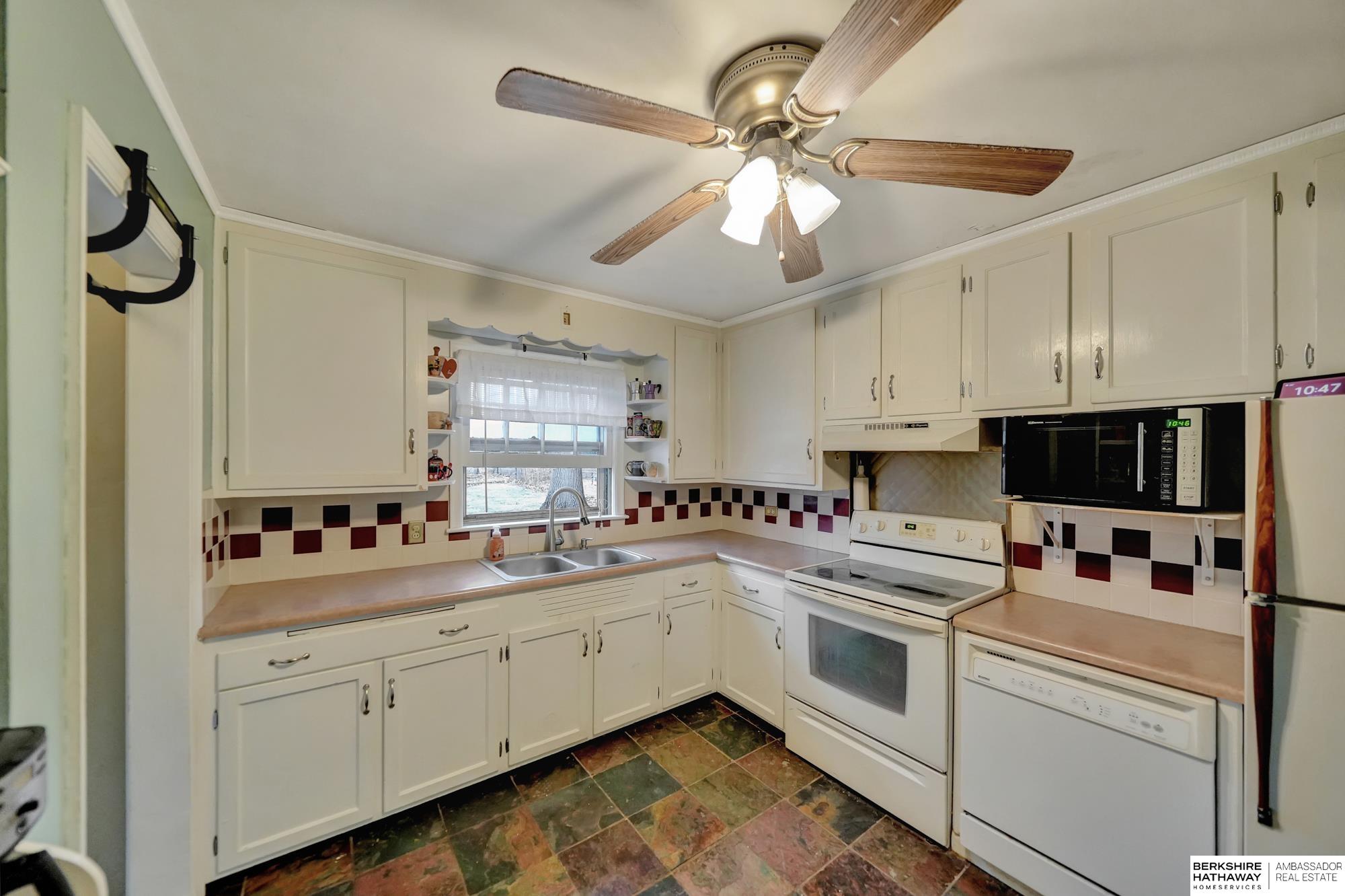 Lincoln, Nebraska 68502, United States, 3 Bedrooms Bedrooms, ,2 BathroomsBathrooms,Residential,Pending,14848