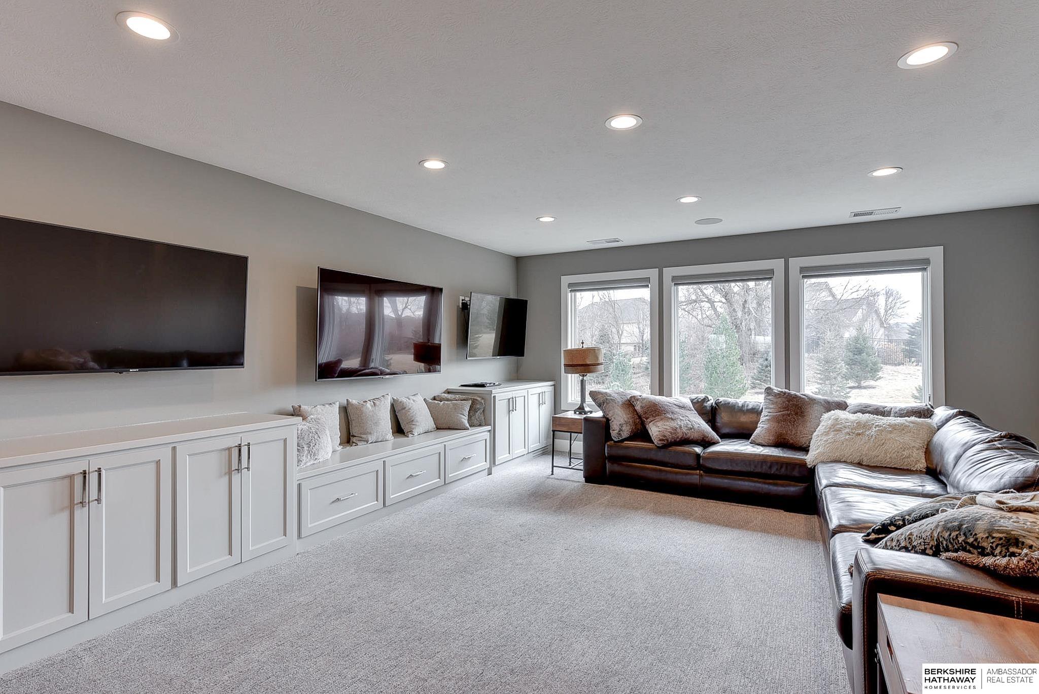 Elkhorn, Nebraska 68022, United States, 5 Bedrooms Bedrooms, ,5 BathroomsBathrooms,Residential,Active,91994