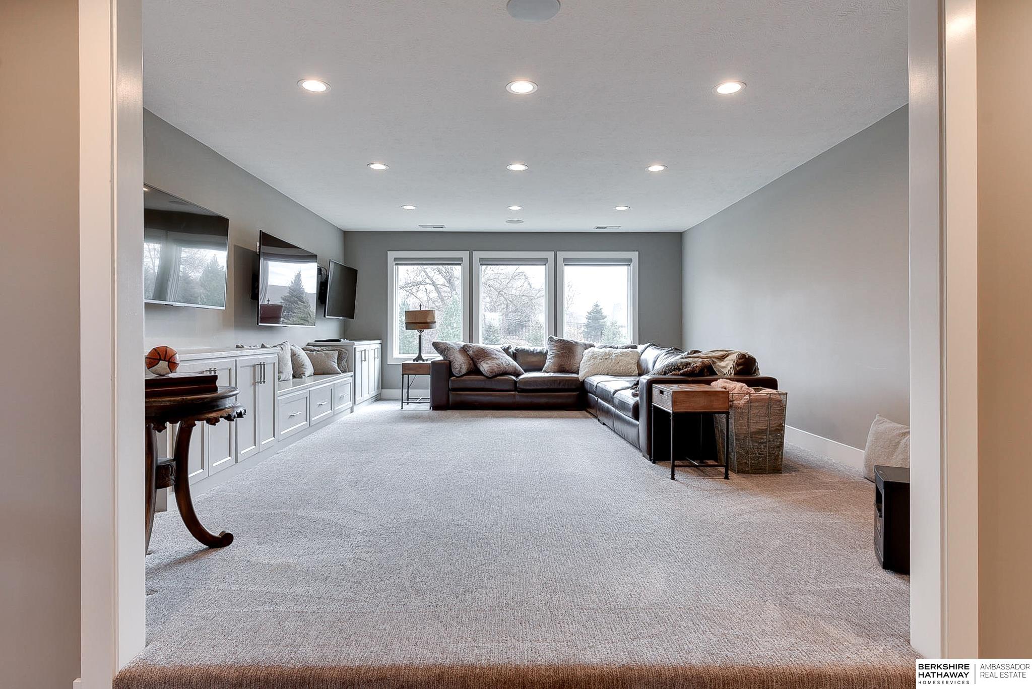 Elkhorn, Nebraska 68022, United States, 5 Bedrooms Bedrooms, ,5 BathroomsBathrooms,Residential,Active,91994