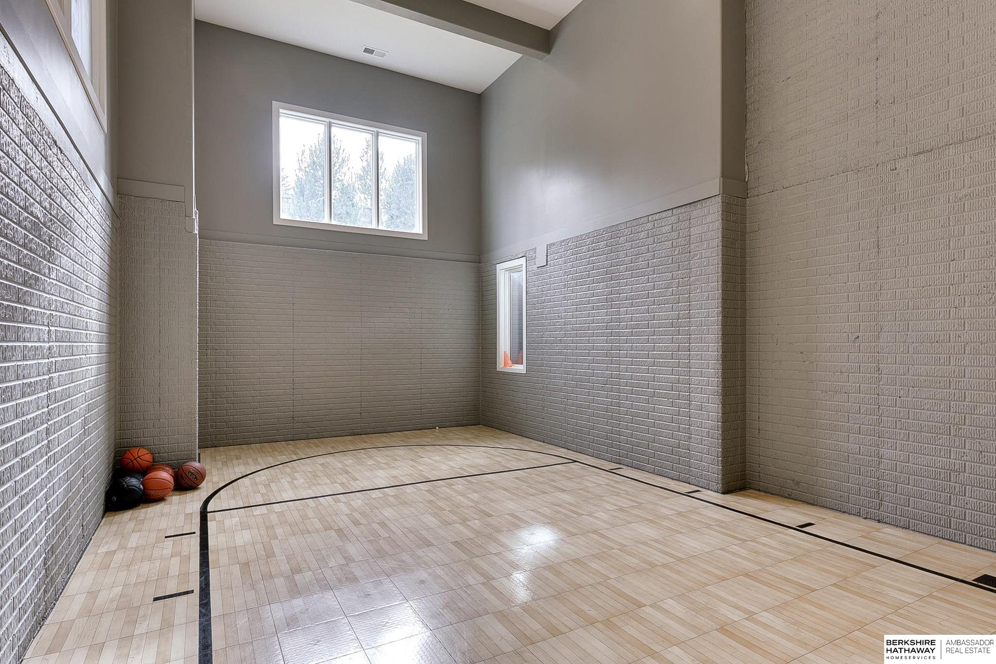 Elkhorn, Nebraska 68022, United States, 5 Bedrooms Bedrooms, ,5 BathroomsBathrooms,Residential,Active,91994