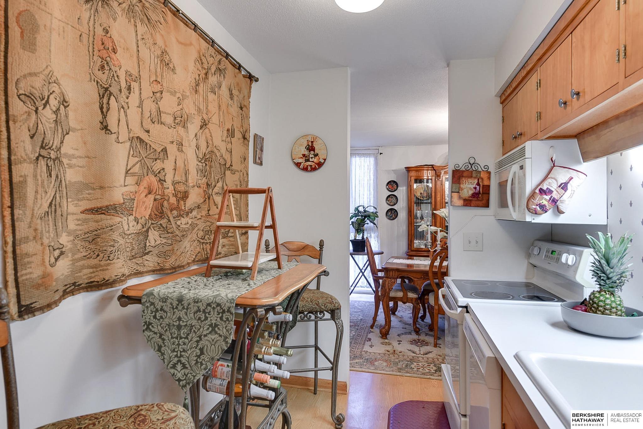 Omaha, Nebraska 68105, United States, 2 Bedrooms Bedrooms, ,2 BathroomsBathrooms,Residential,Pending,31456