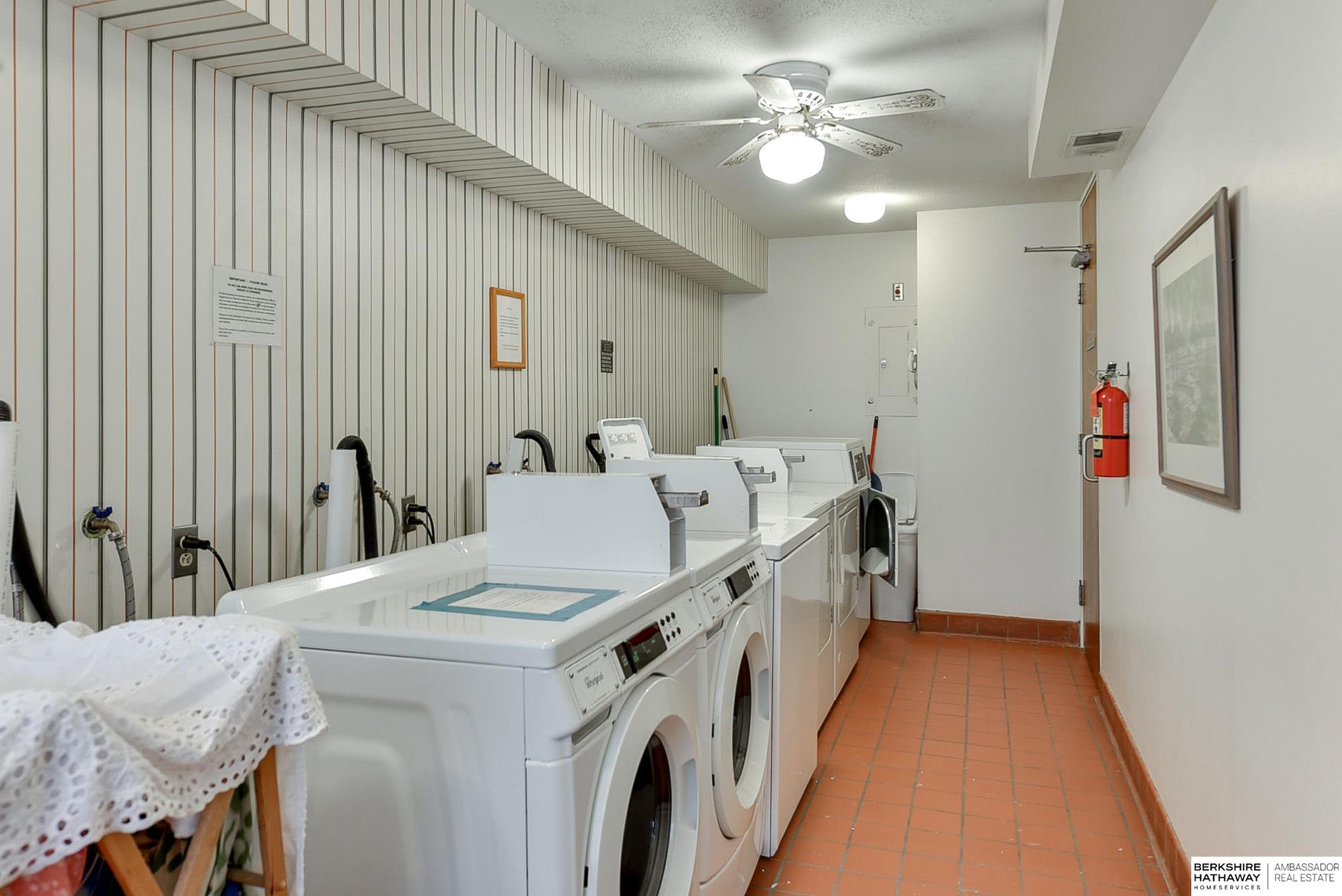 Omaha, Nebraska 68105, United States, 2 Bedrooms Bedrooms, ,2 BathroomsBathrooms,Residential,Pending,31456