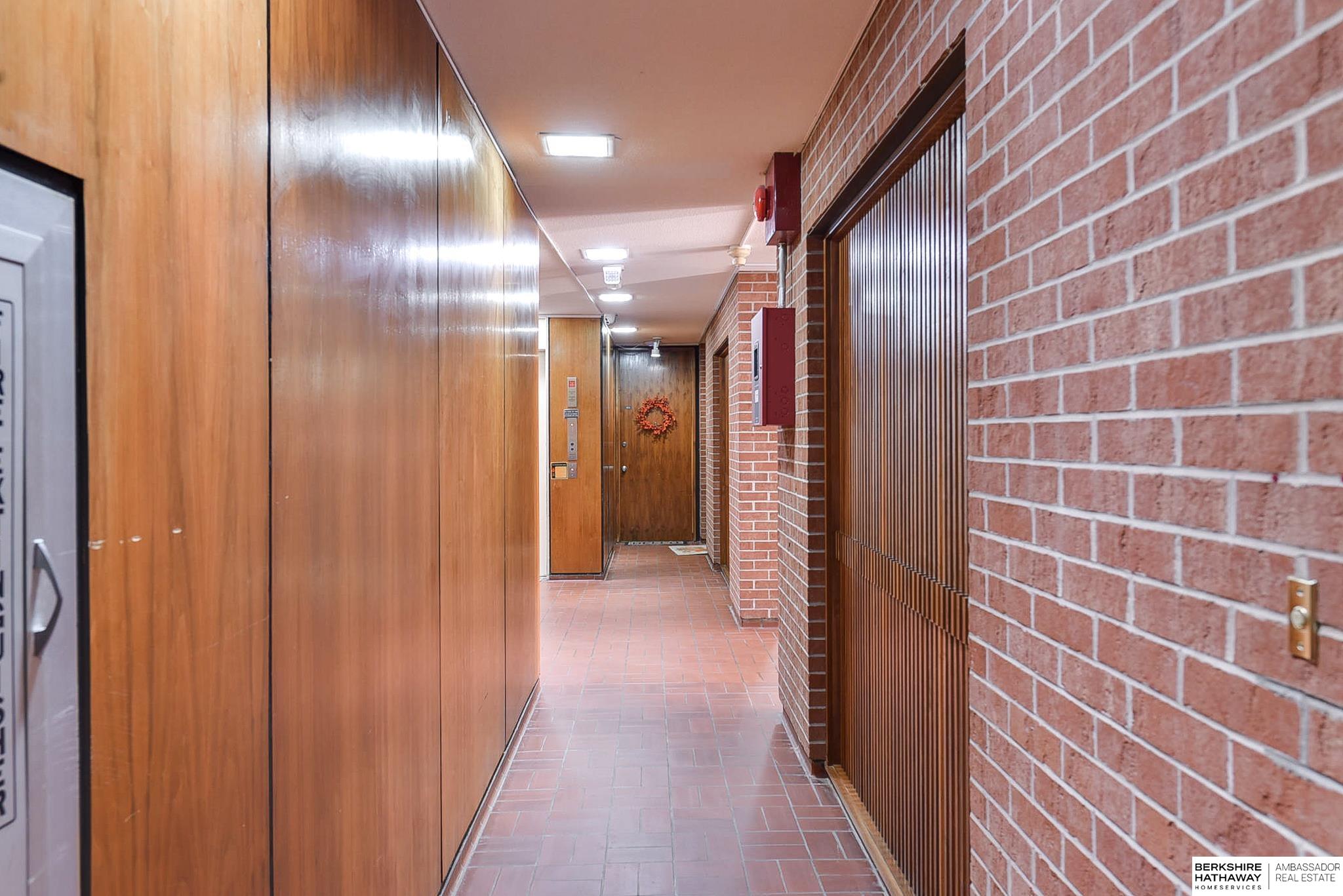 Omaha, Nebraska 68105, United States, 2 Bedrooms Bedrooms, ,2 BathroomsBathrooms,Residential,Pending,31456