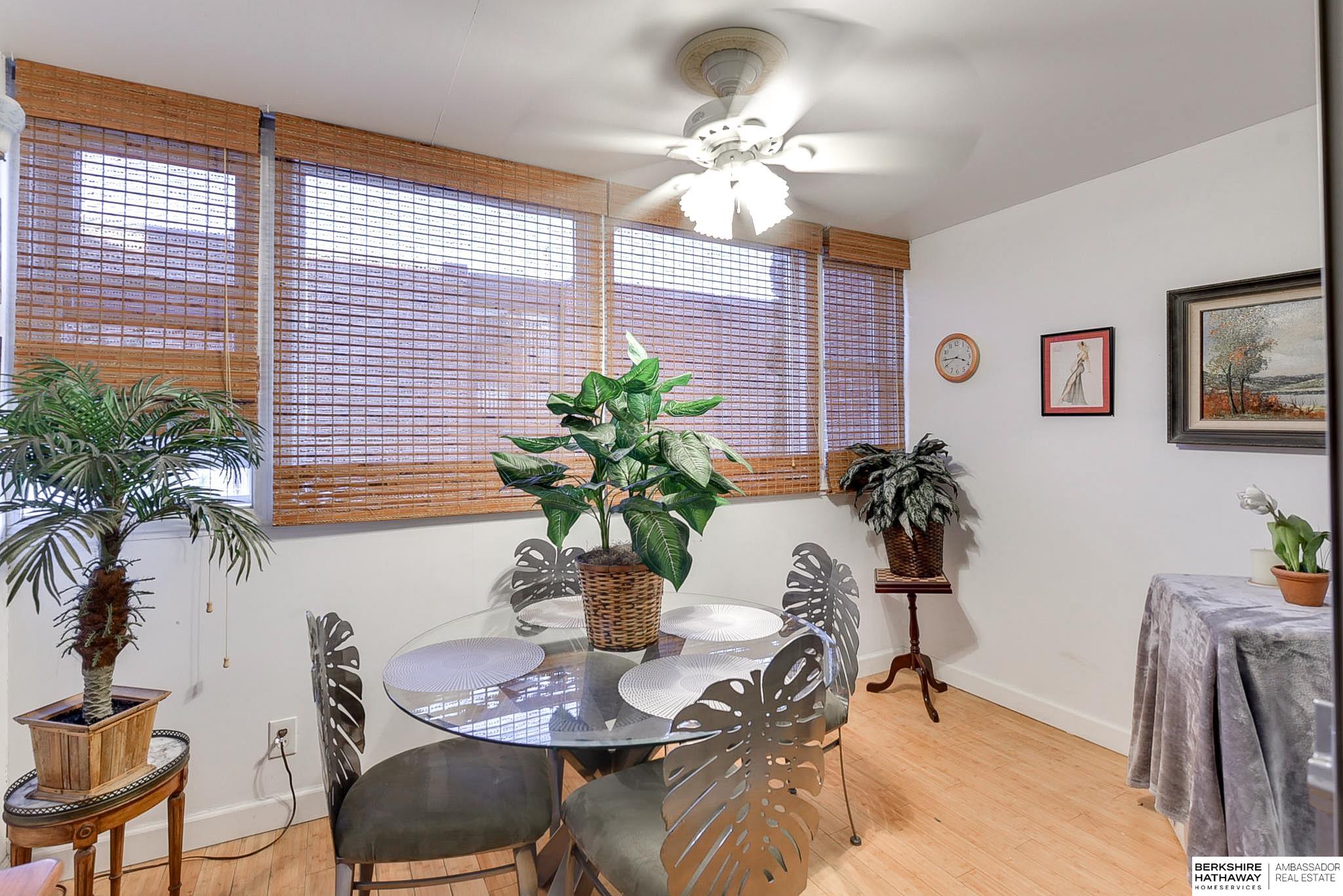 Omaha, Nebraska 68105, United States, 2 Bedrooms Bedrooms, ,2 BathroomsBathrooms,Residential,Pending,31456