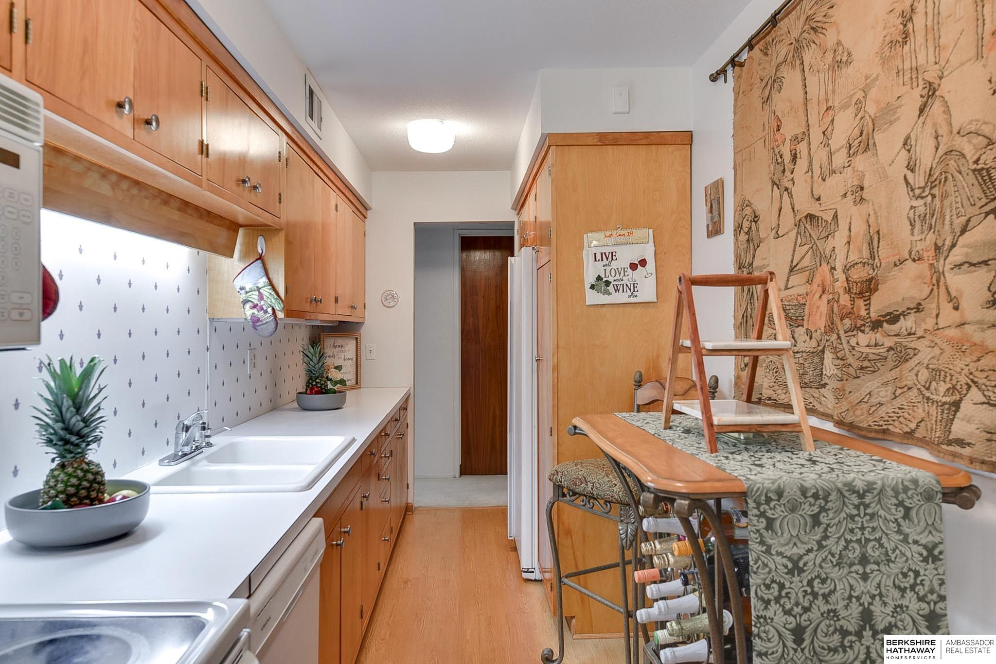 Omaha, Nebraska 68105, United States, 2 Bedrooms Bedrooms, ,2 BathroomsBathrooms,Residential,Pending,31456