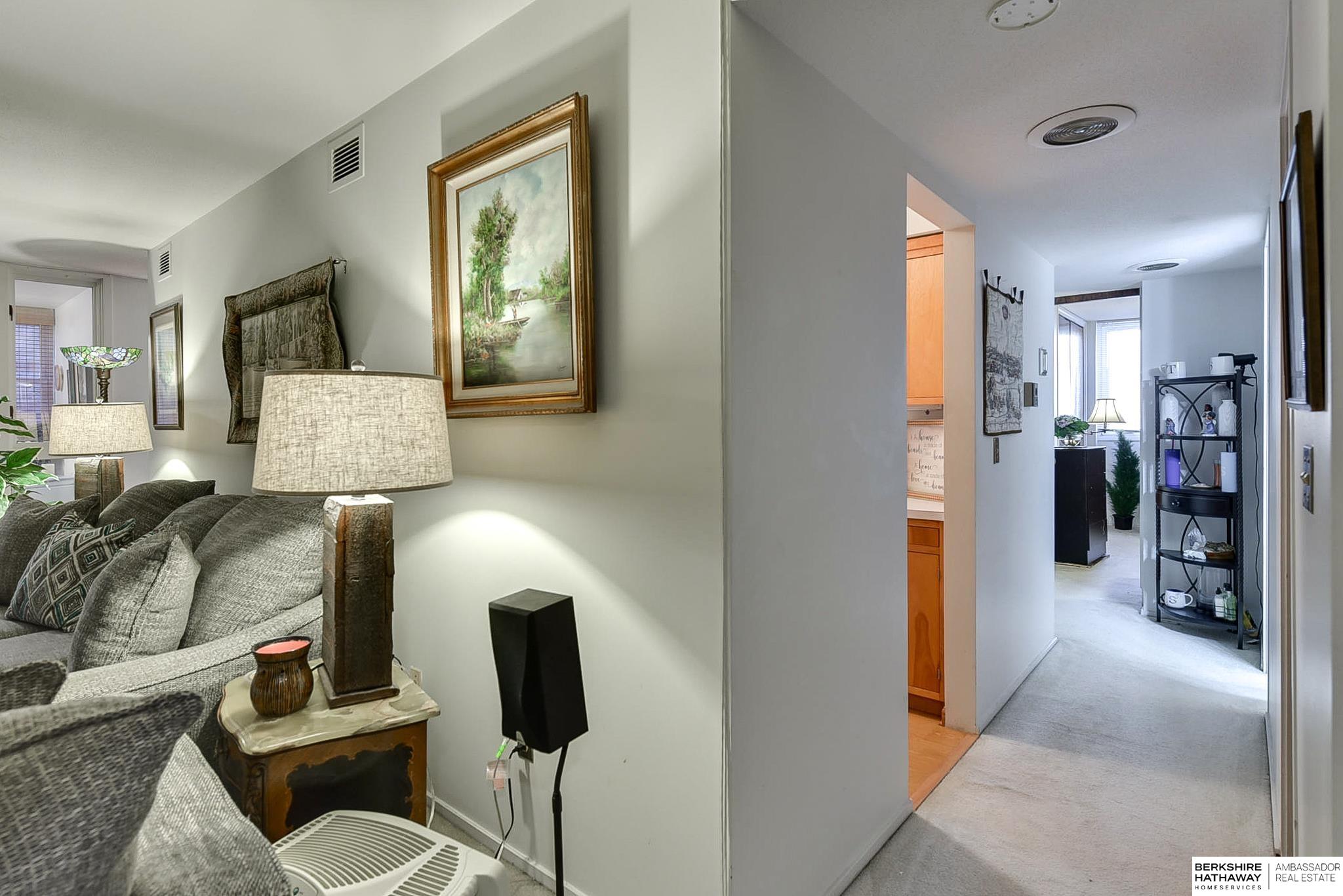 Omaha, Nebraska 68105, United States, 2 Bedrooms Bedrooms, ,2 BathroomsBathrooms,Residential,Pending,31456