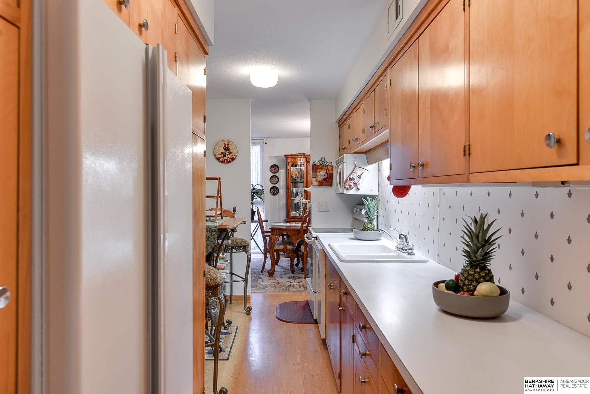 Omaha, Nebraska 68105, United States, 2 Bedrooms Bedrooms, ,2 BathroomsBathrooms,Residential,Pending,31456