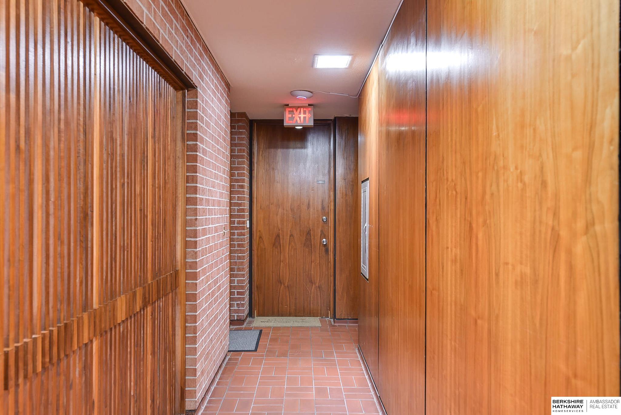 Omaha, Nebraska 68105, United States, 2 Bedrooms Bedrooms, ,2 BathroomsBathrooms,Residential,Pending,31456