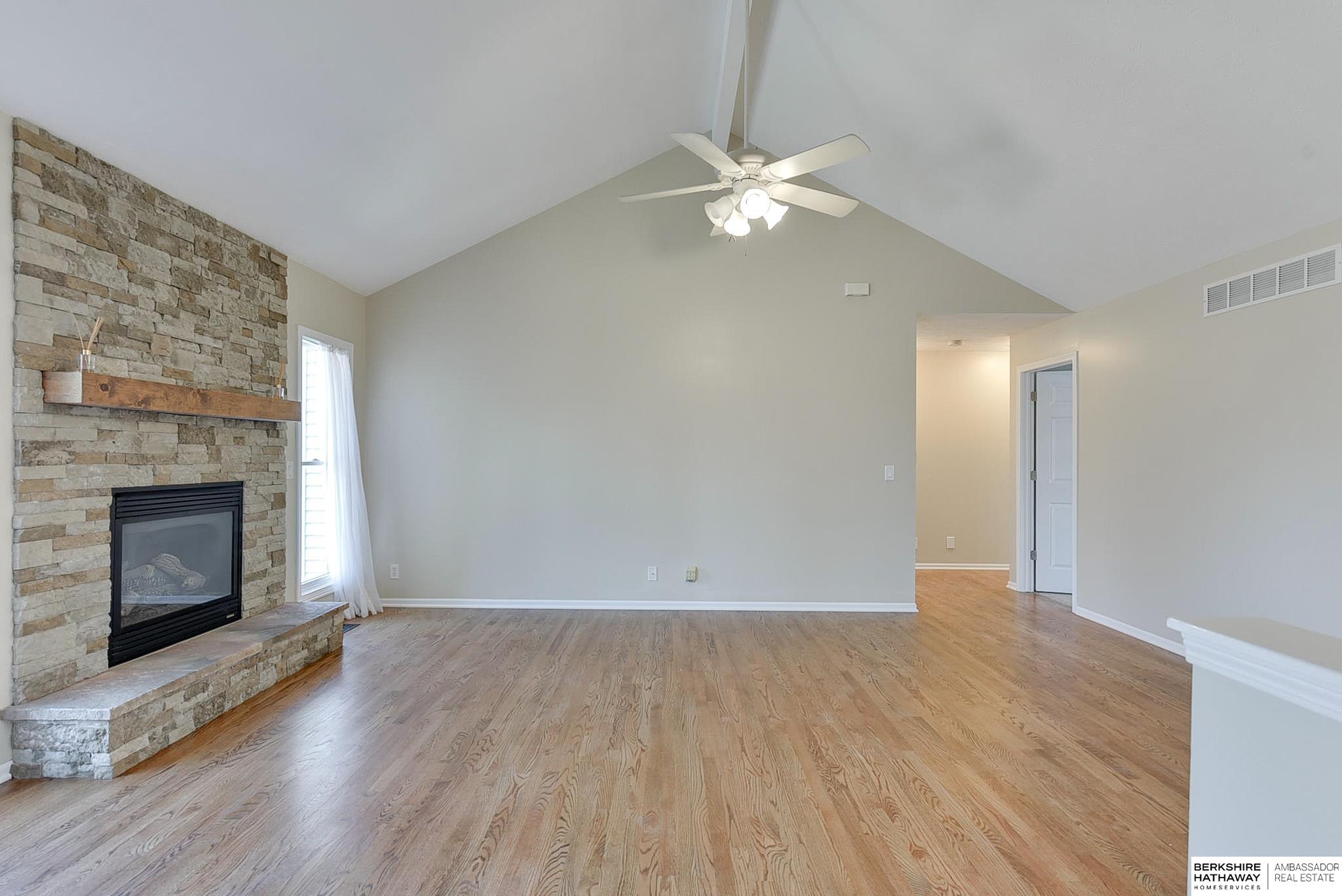 Omaha, Nebraska 68136, United States, 4 Bedrooms Bedrooms, ,3 BathroomsBathrooms,Residential,Active,98415