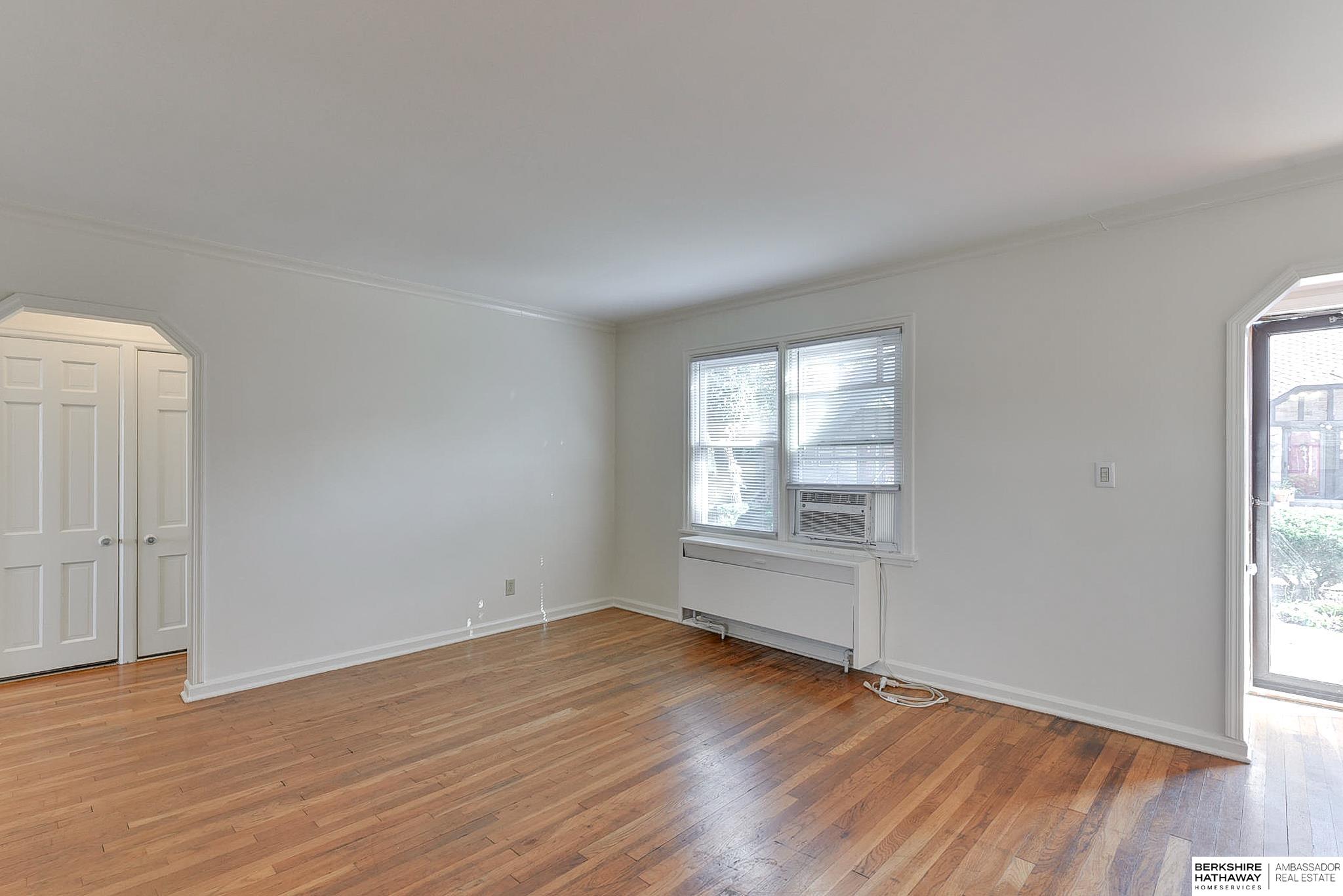 Omaha, Nebraska 68131, United States, 5 Bedrooms Bedrooms, ,4 BathroomsBathrooms,Residential,Active,43689