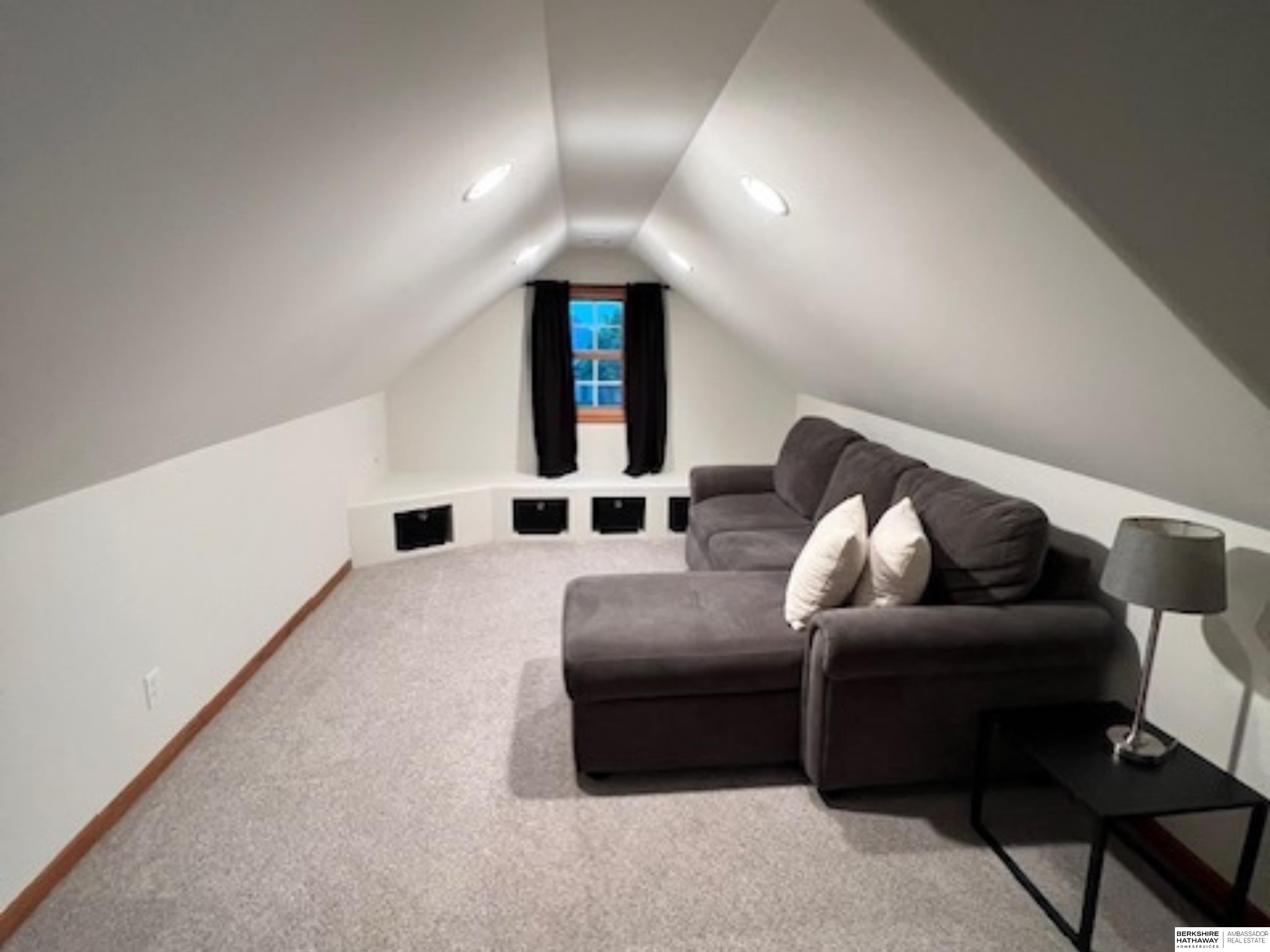 Omaha, Nebraska 68130, United States, 4 Bedrooms Bedrooms, ,3 BathroomsBathrooms,Residential,Pending,118541