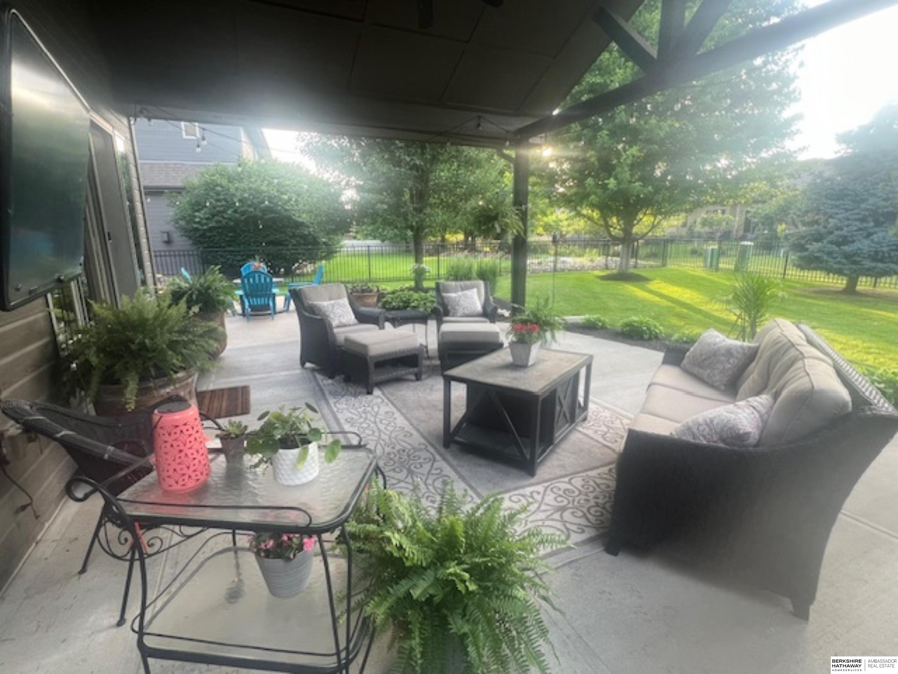 Omaha, Nebraska 68130, United States, 4 Bedrooms Bedrooms, ,3 BathroomsBathrooms,Residential,Pending,118541