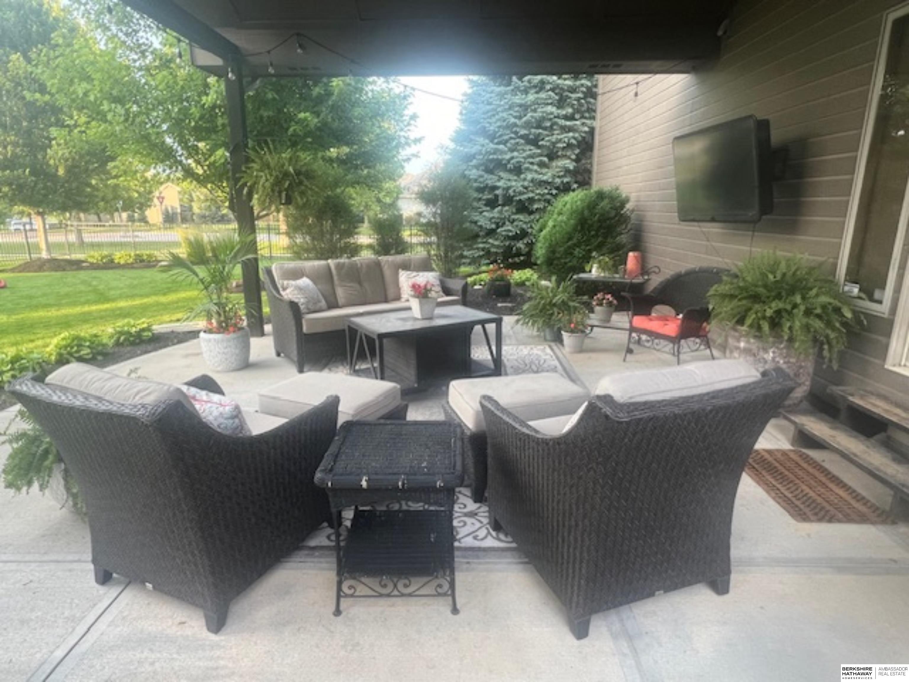 Omaha, Nebraska 68130, United States, 4 Bedrooms Bedrooms, ,3 BathroomsBathrooms,Residential,Pending,118541