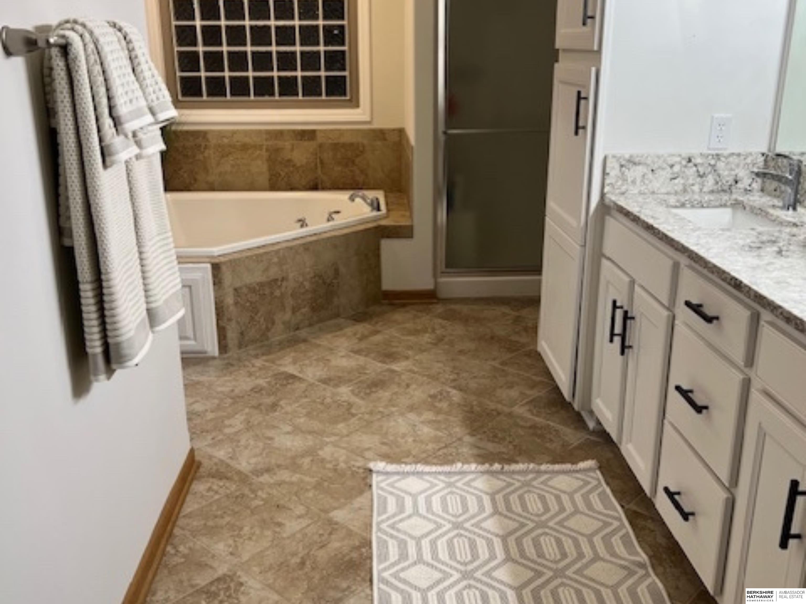 Omaha, Nebraska 68130, United States, 4 Bedrooms Bedrooms, ,3 BathroomsBathrooms,Residential,Pending,118541