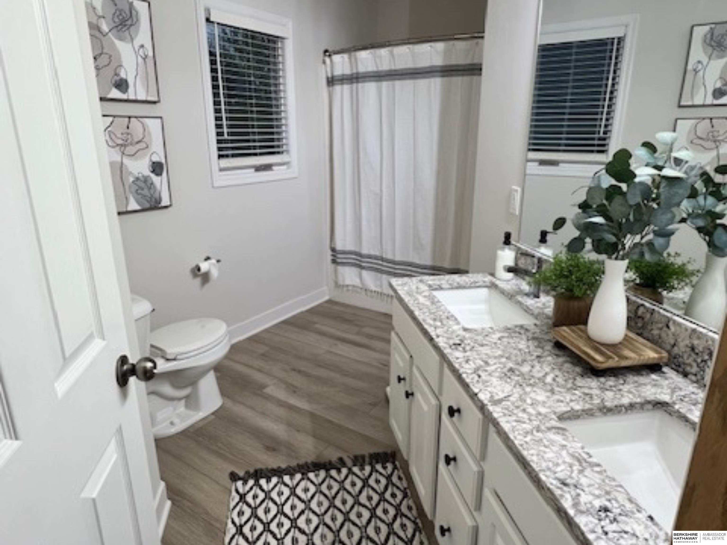 Omaha, Nebraska 68130, United States, 4 Bedrooms Bedrooms, ,3 BathroomsBathrooms,Residential,Pending,118541