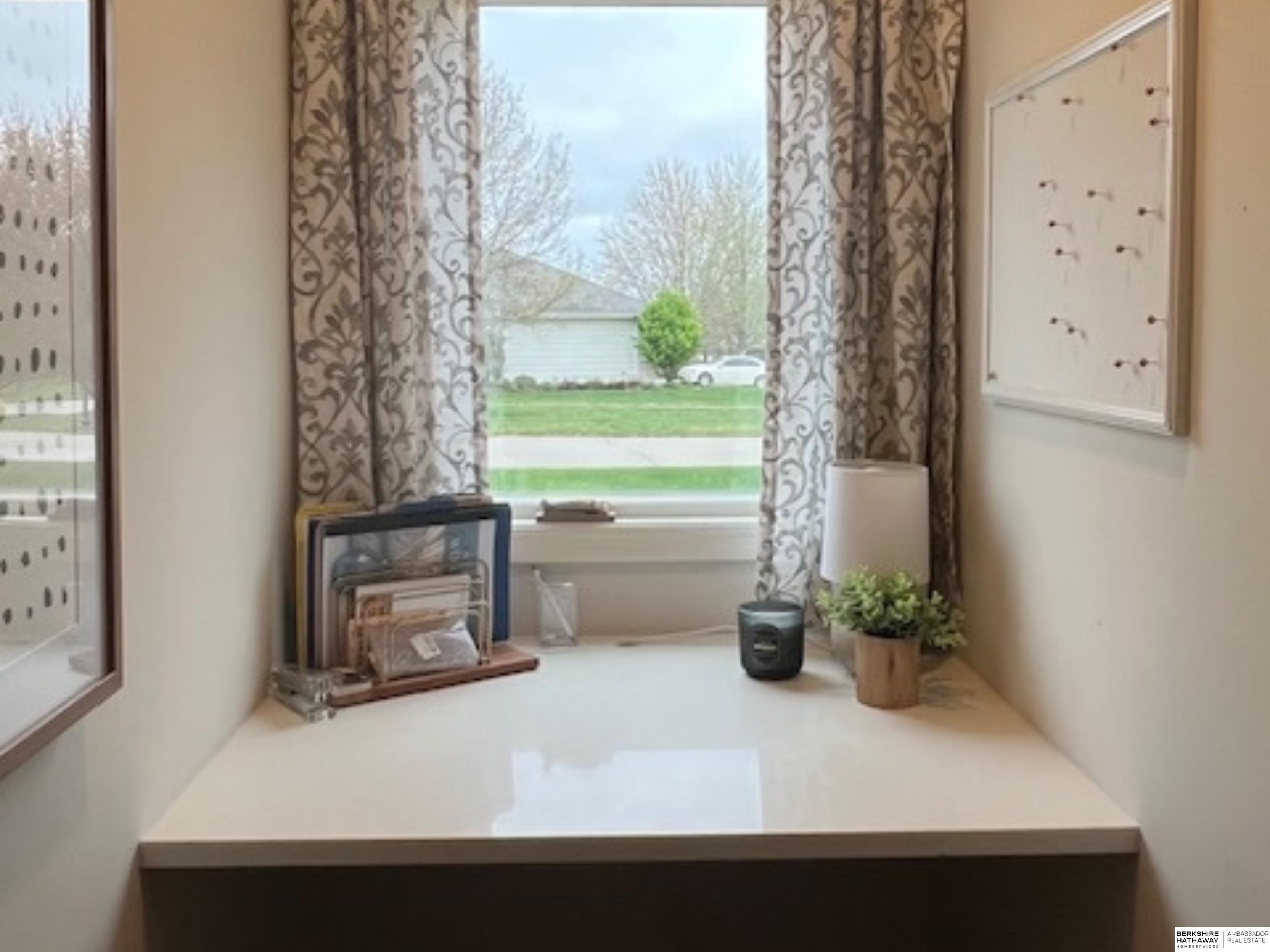 Omaha, Nebraska 68130, United States, 4 Bedrooms Bedrooms, ,3 BathroomsBathrooms,Residential,Pending,118541