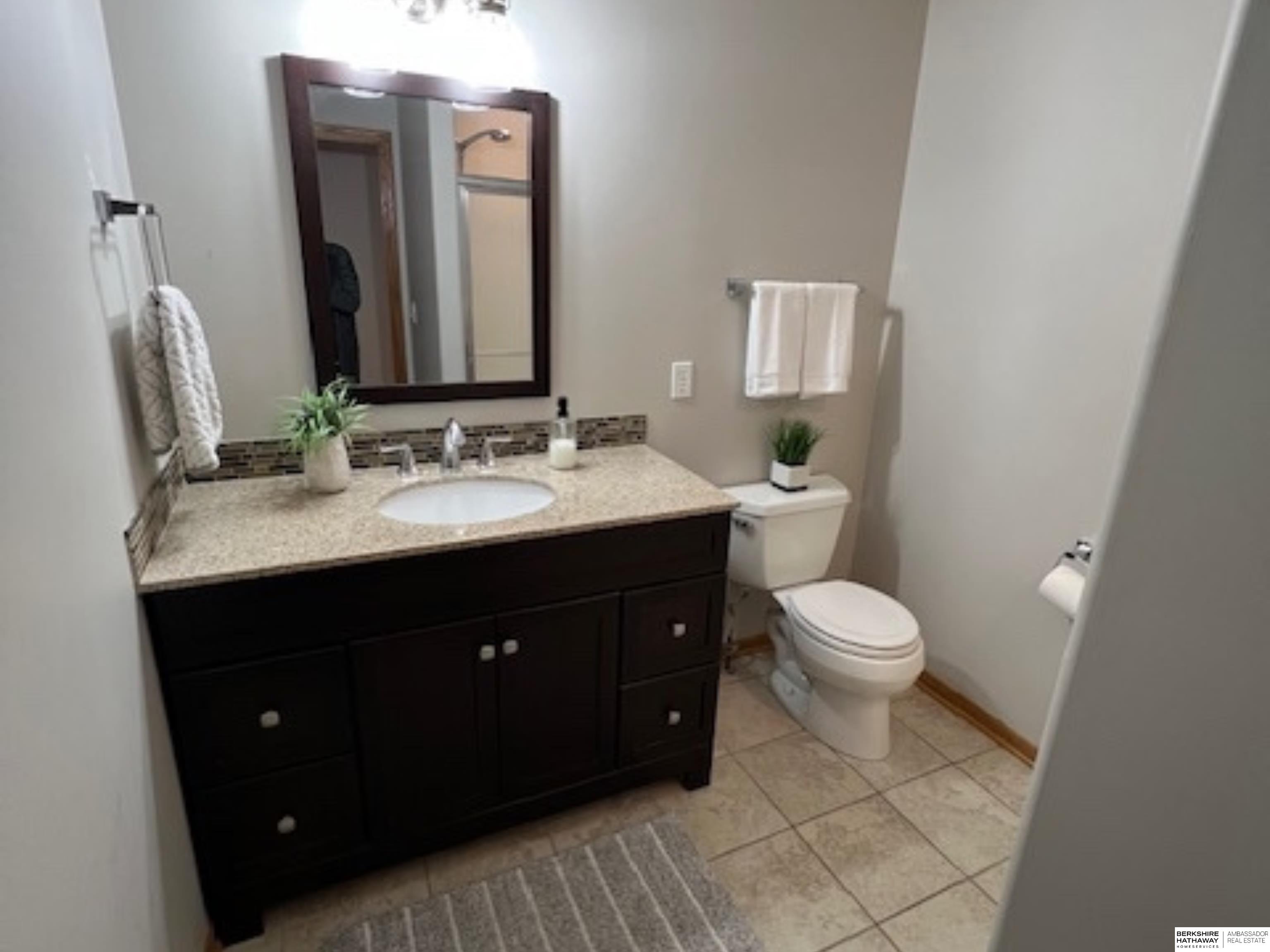 Omaha, Nebraska 68130, United States, 4 Bedrooms Bedrooms, ,3 BathroomsBathrooms,Residential,Pending,118541