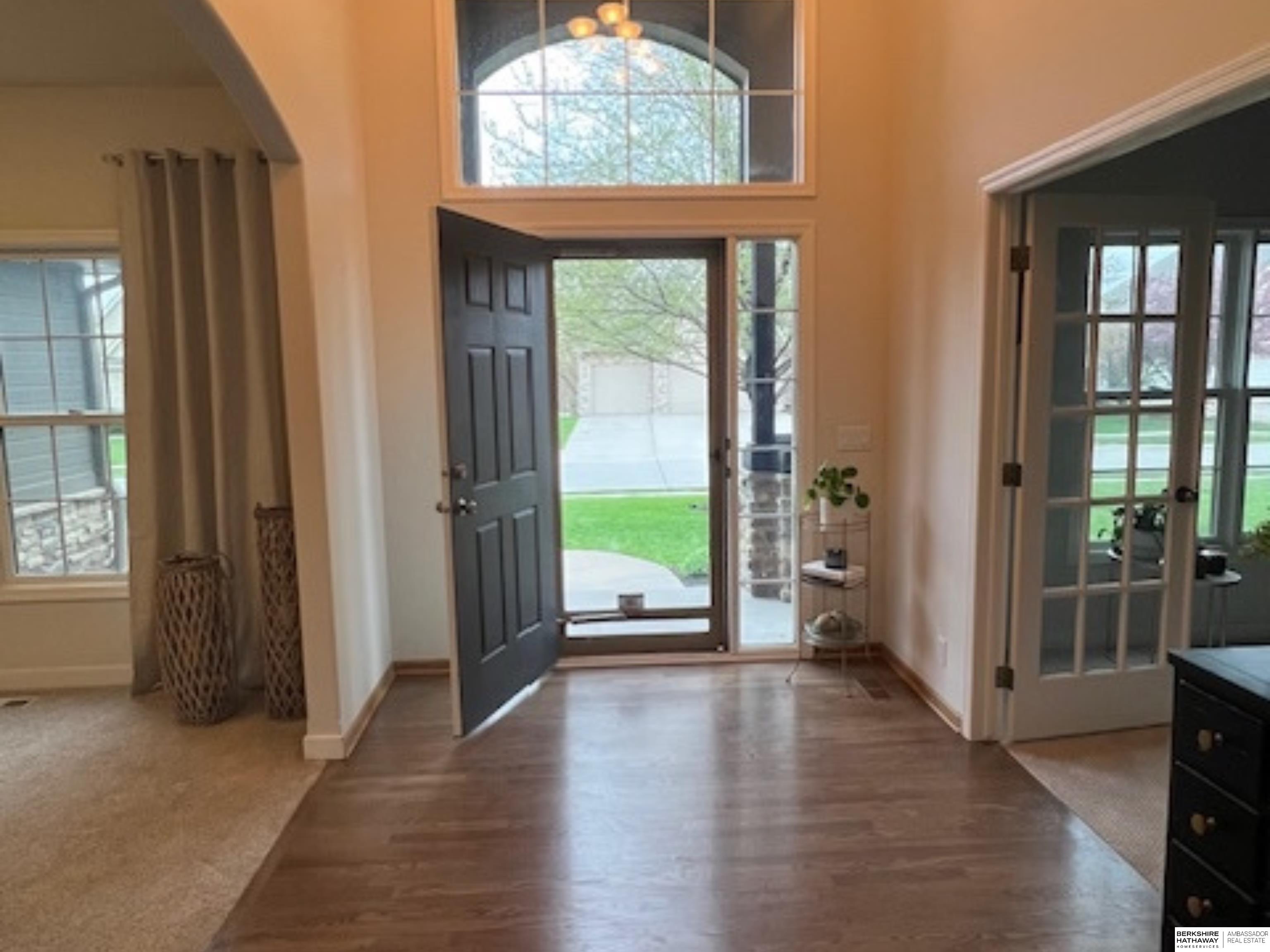 Omaha, Nebraska 68130, United States, 4 Bedrooms Bedrooms, ,3 BathroomsBathrooms,Residential,Pending,118541