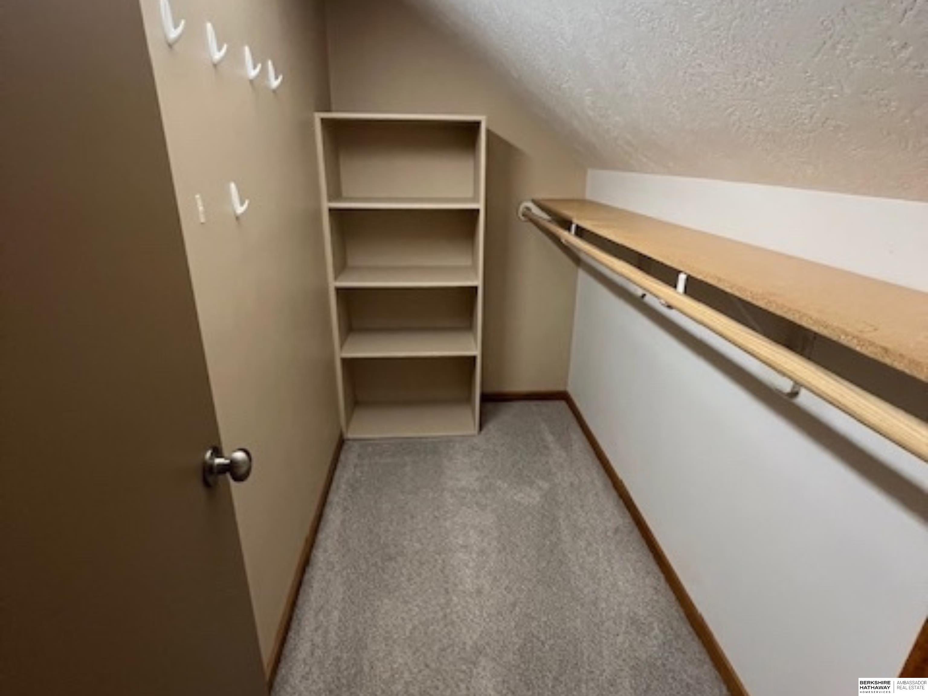 Omaha, Nebraska 68130, United States, 4 Bedrooms Bedrooms, ,3 BathroomsBathrooms,Residential,Pending,118541