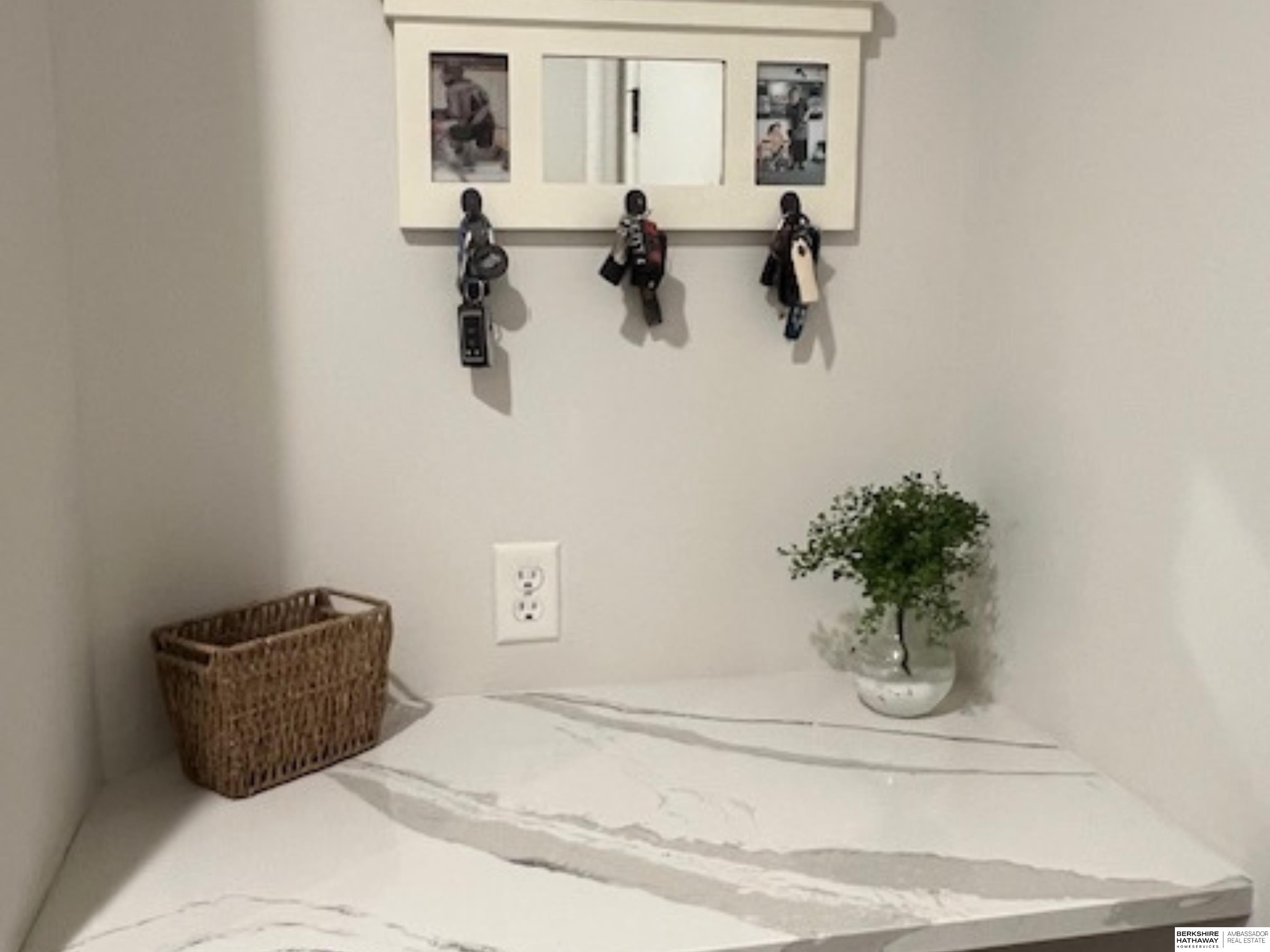 Omaha, Nebraska 68130, United States, 4 Bedrooms Bedrooms, ,3 BathroomsBathrooms,Residential,Pending,118541