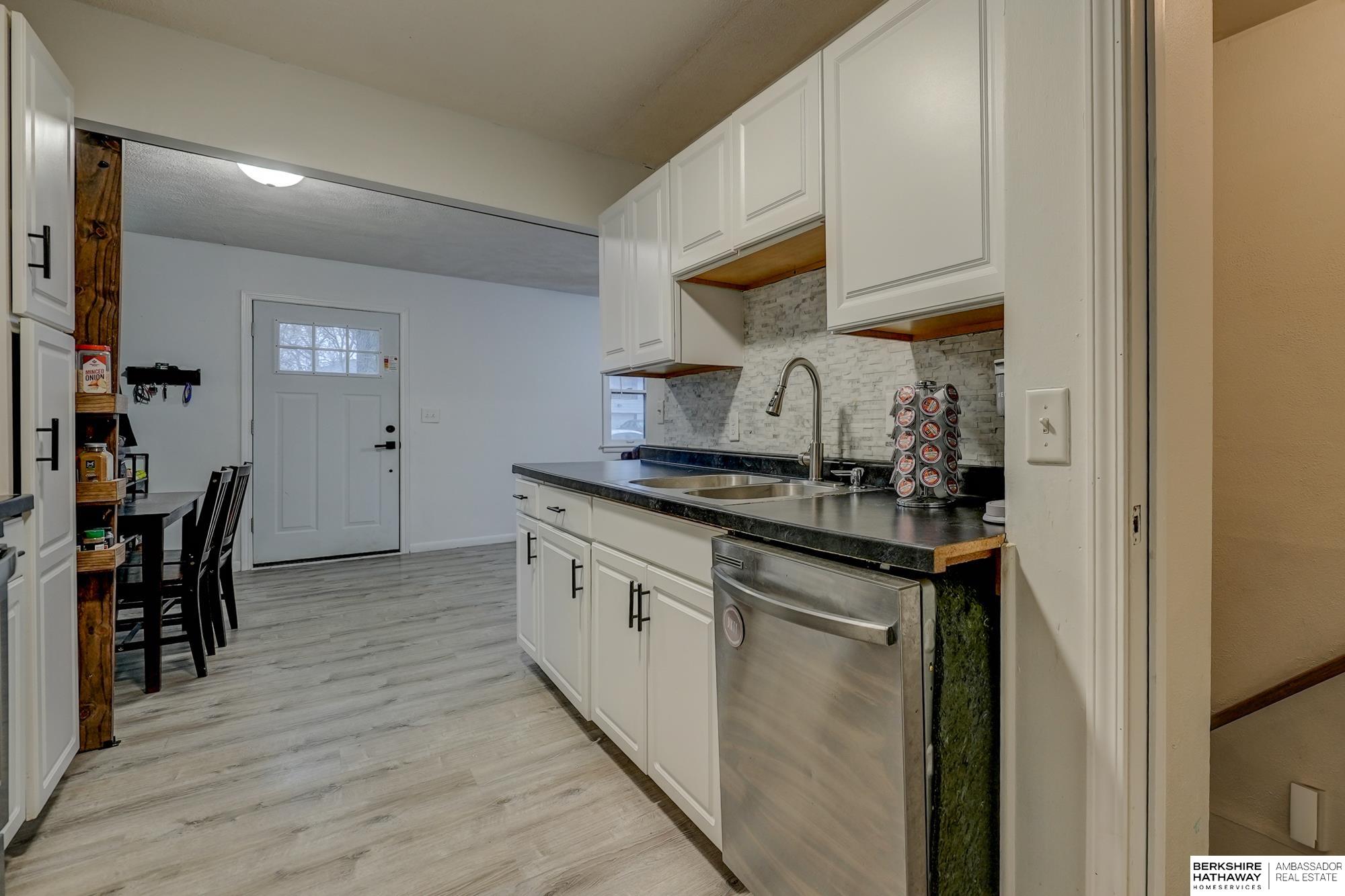 Lincoln, Nebraska 68506, United States, 3 Bedrooms Bedrooms, ,2 BathroomsBathrooms,Residential,Pending,82961