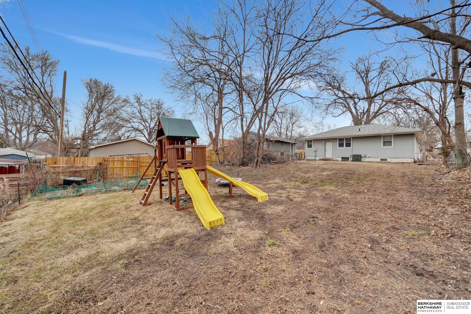 Lincoln, Nebraska 68506, United States, 3 Bedrooms Bedrooms, ,2 BathroomsBathrooms,Residential,Pending,82961