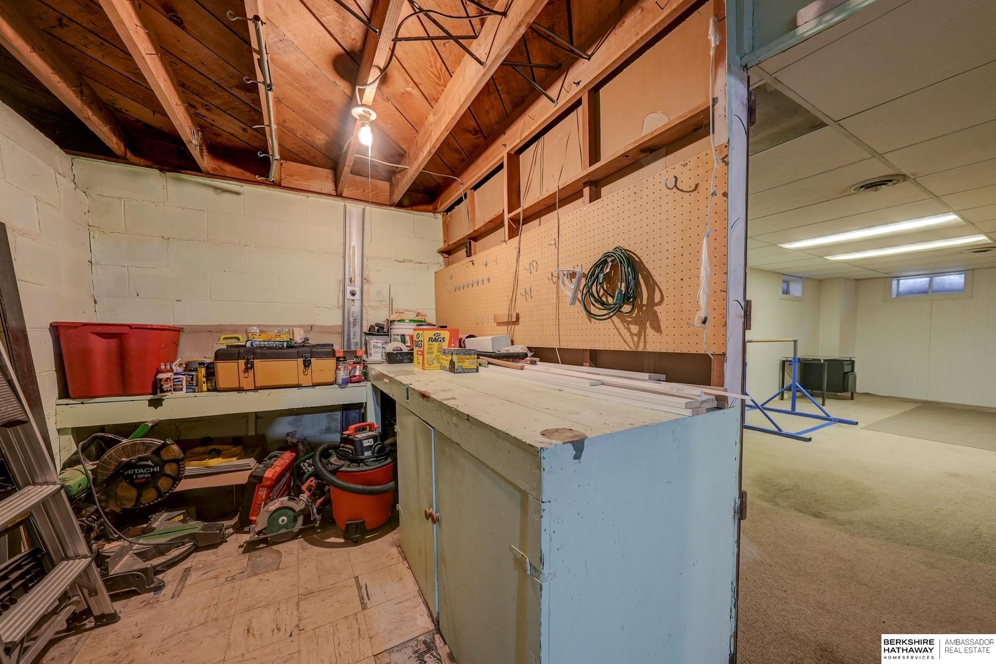 Lincoln, Nebraska 68506, United States, 3 Bedrooms Bedrooms, ,2 BathroomsBathrooms,Residential,Pending,82961