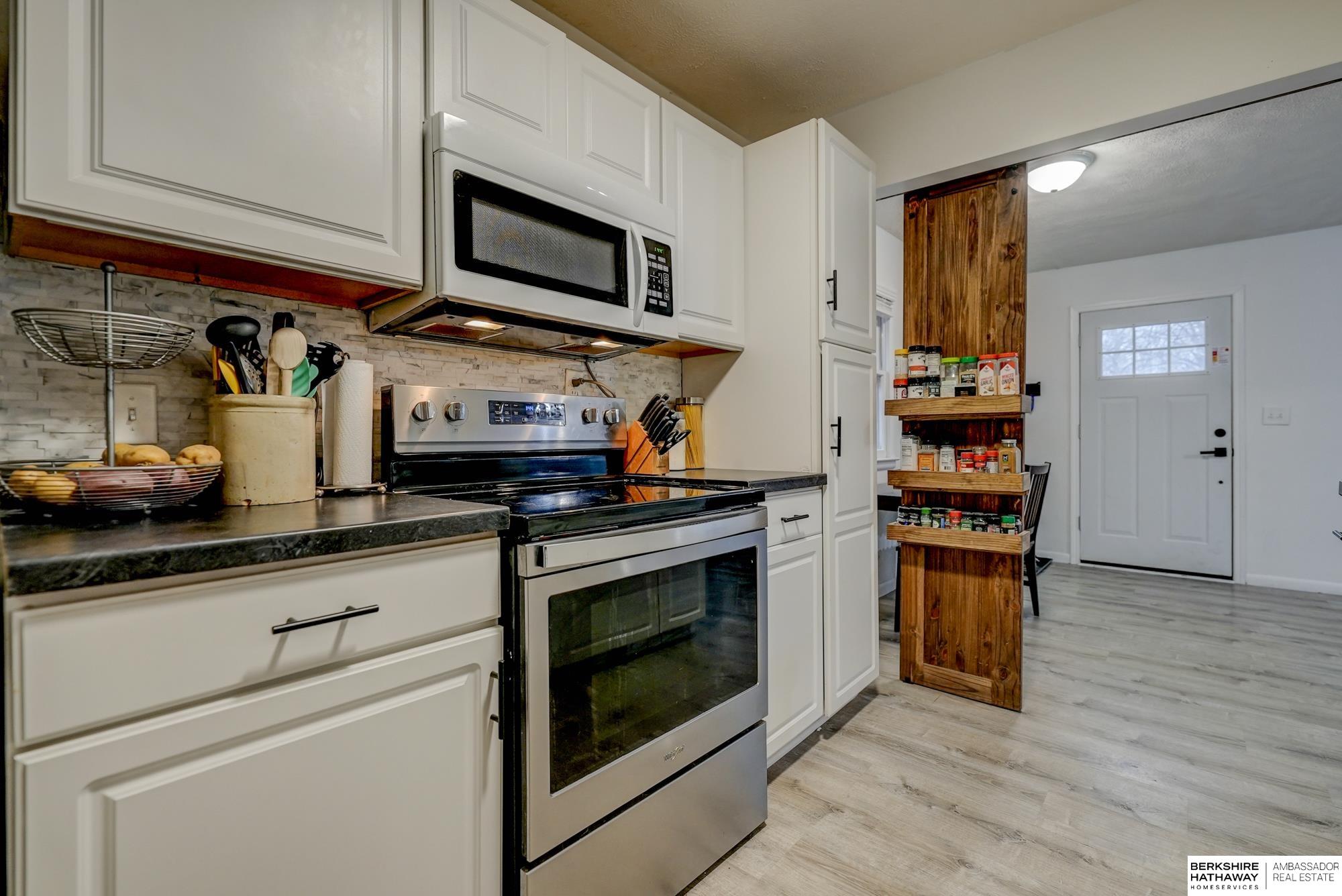 Lincoln, Nebraska 68506, United States, 3 Bedrooms Bedrooms, ,2 BathroomsBathrooms,Residential,Pending,82961