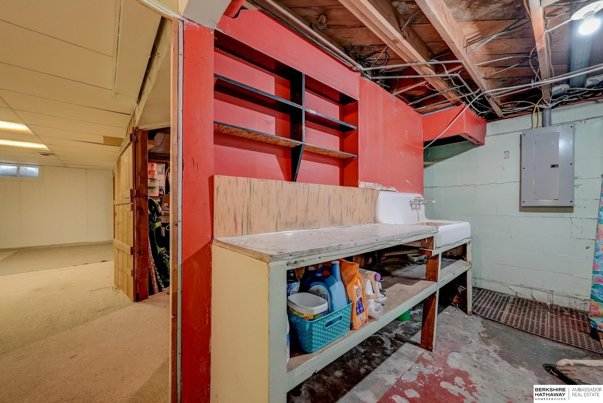 Lincoln, Nebraska 68506, United States, 3 Bedrooms Bedrooms, ,2 BathroomsBathrooms,Residential,Pending,82961