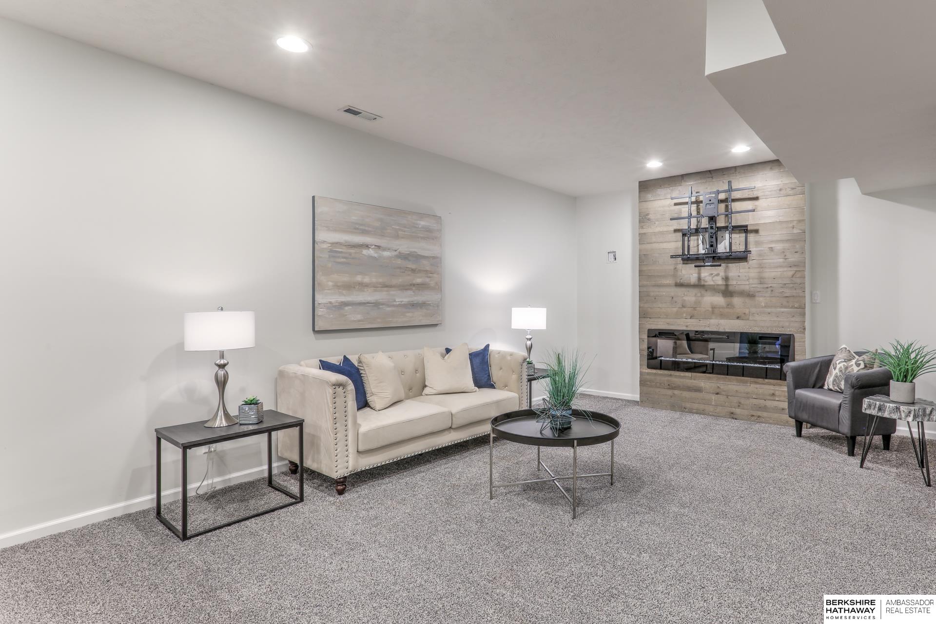 Gretna, Nebraska 68028, United States, 5 Bedrooms Bedrooms, ,3 BathroomsBathrooms,Residential,Pending,78626