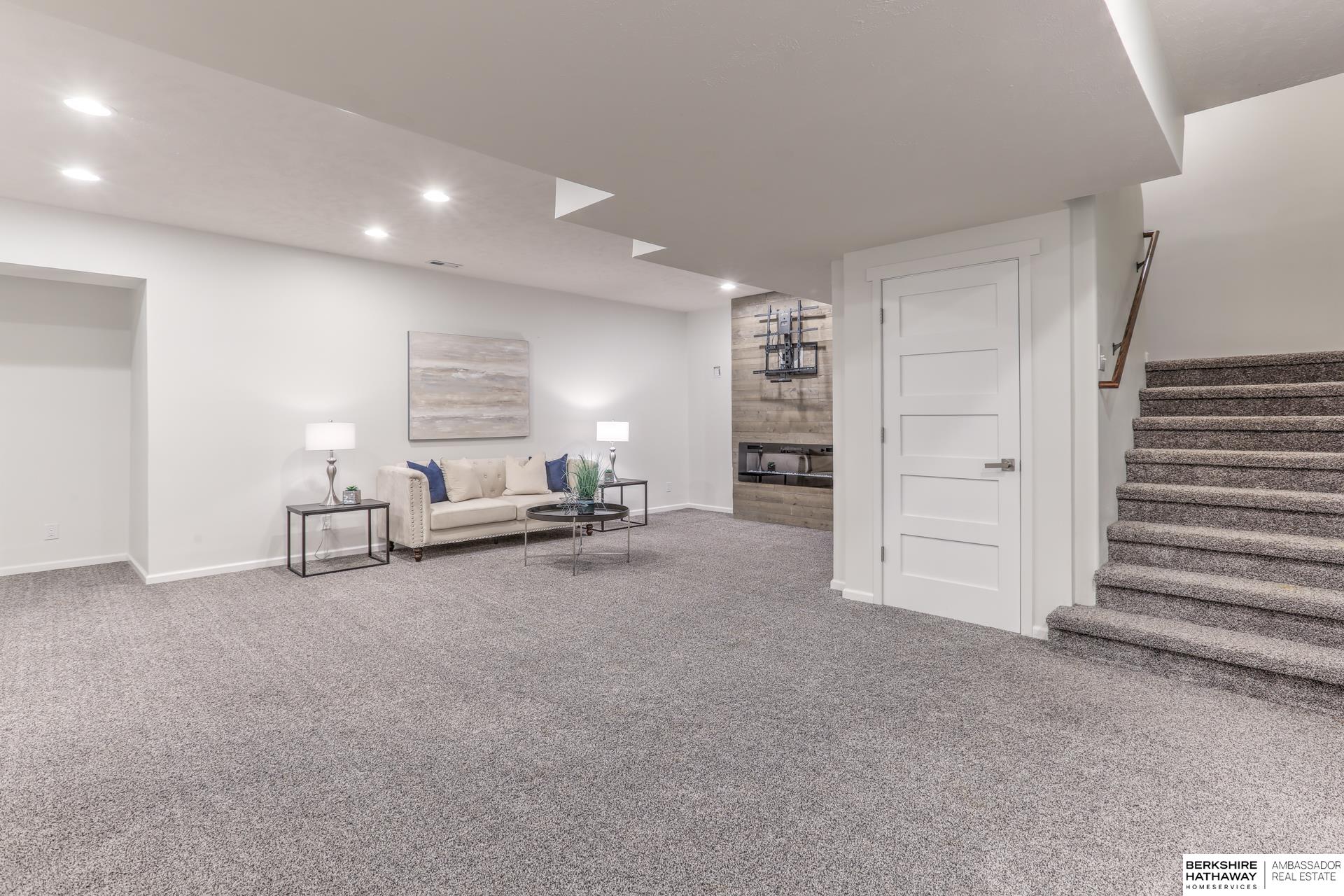 Gretna, Nebraska 68028, United States, 5 Bedrooms Bedrooms, ,3 BathroomsBathrooms,Residential,Pending,78626