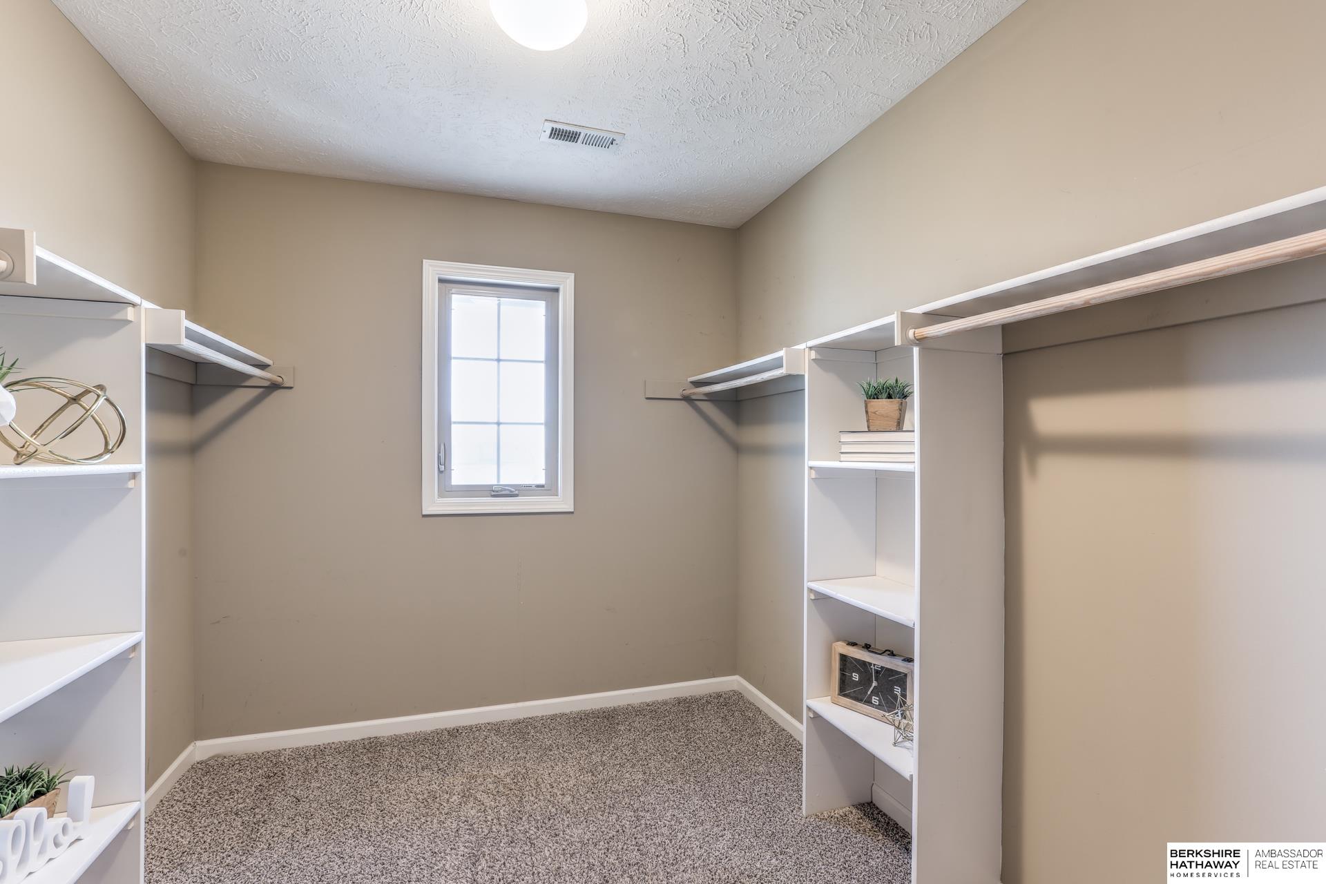 Gretna, Nebraska 68028, United States, 5 Bedrooms Bedrooms, ,3 BathroomsBathrooms,Residential,Pending,78626