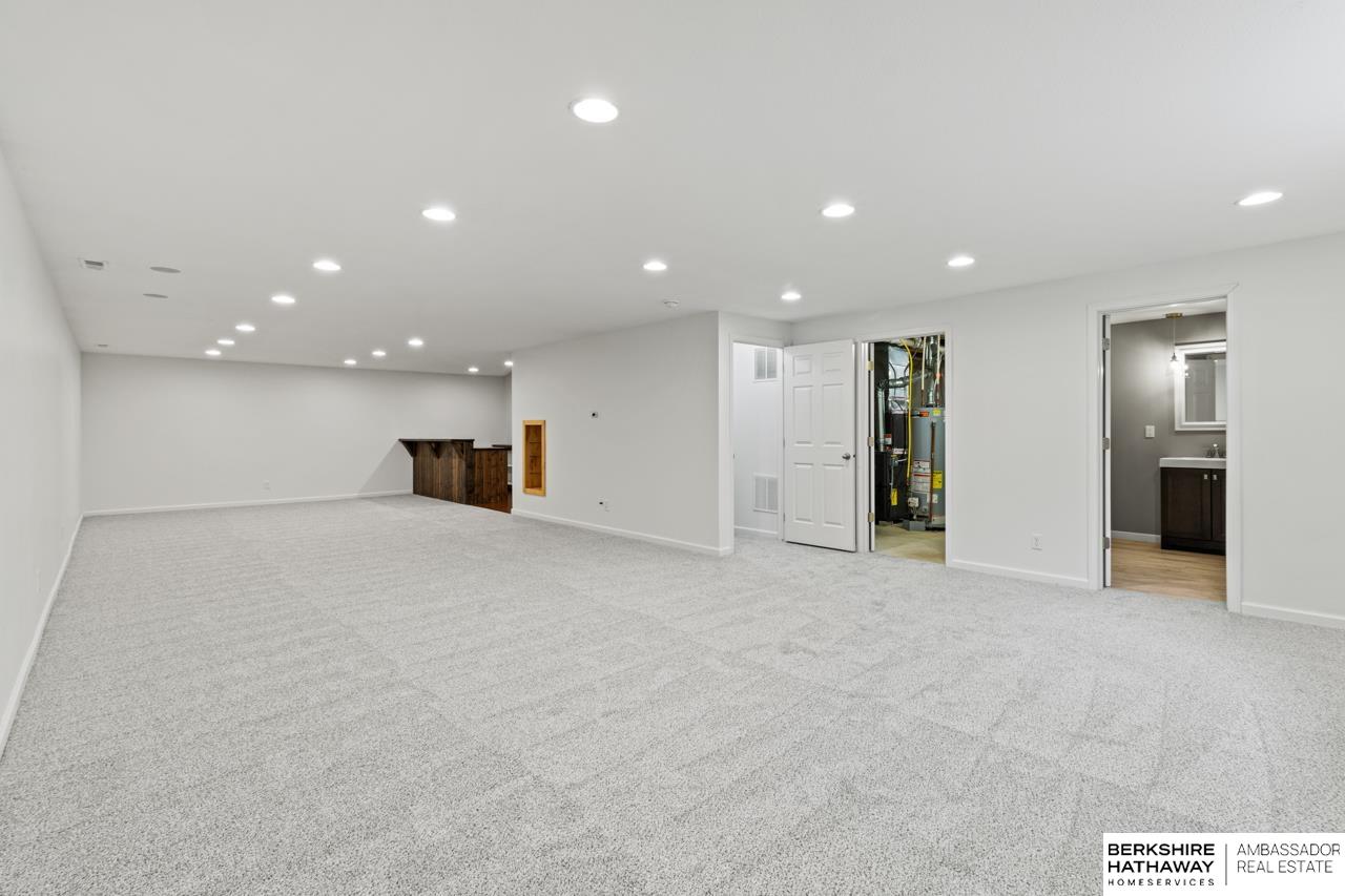 Bennington, Nebraska 68007, United States, 3 Bedrooms Bedrooms, ,3 BathroomsBathrooms,Residential,Pending,11443