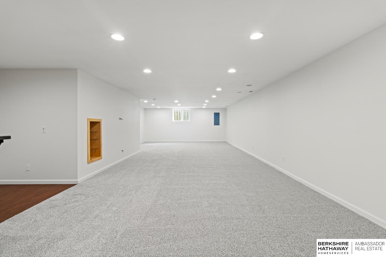 Bennington, Nebraska 68007, United States, 3 Bedrooms Bedrooms, ,3 BathroomsBathrooms,Residential,Pending,11443