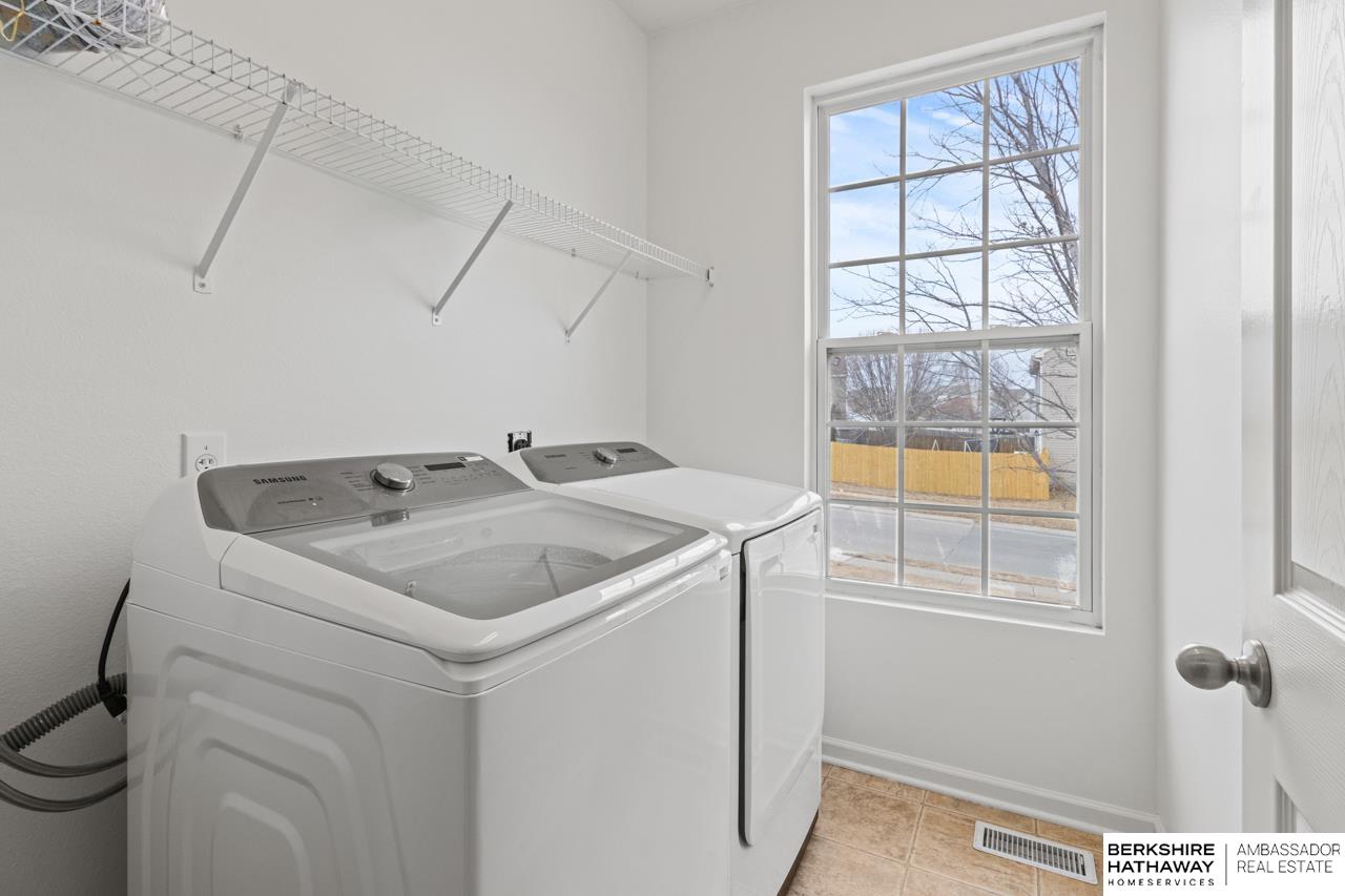 Bennington, Nebraska 68007, United States, 3 Bedrooms Bedrooms, ,3 BathroomsBathrooms,Residential,Pending,11443