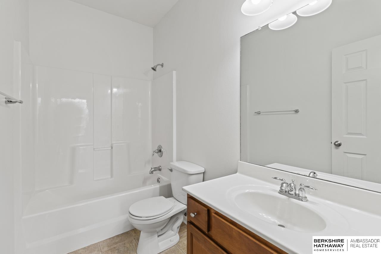 Bennington, Nebraska 68007, United States, 3 Bedrooms Bedrooms, ,3 BathroomsBathrooms,Residential,Pending,11443