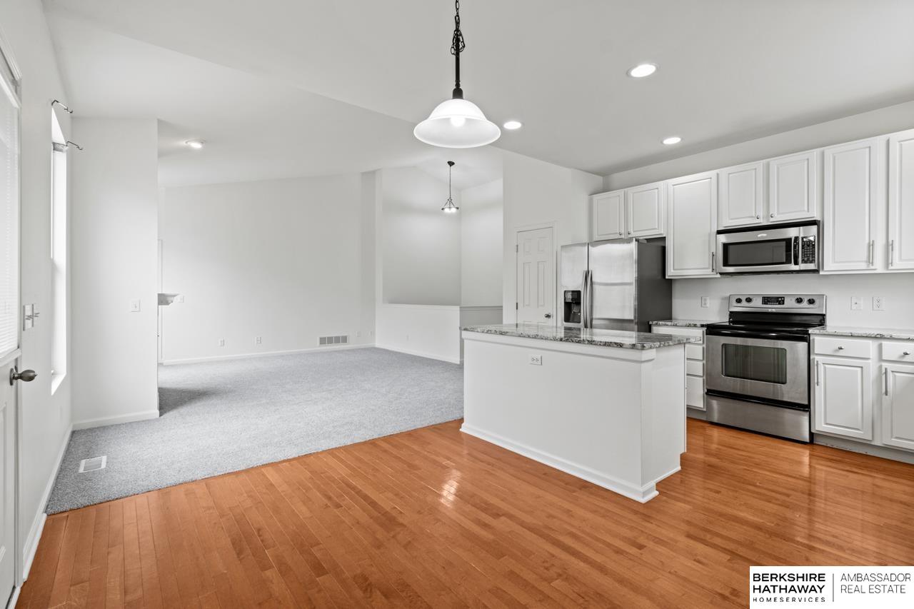 Bennington, Nebraska 68007, United States, 3 Bedrooms Bedrooms, ,3 BathroomsBathrooms,Residential,Pending,11443