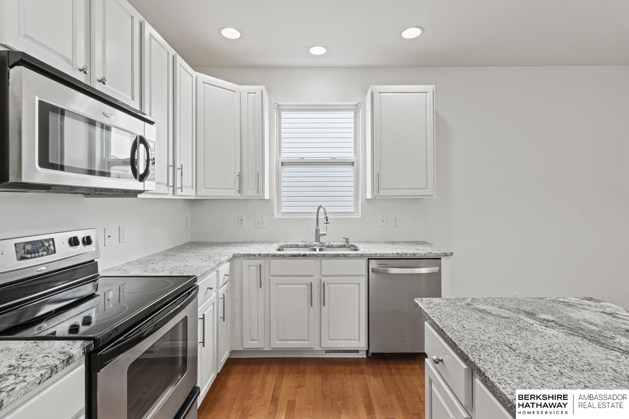 Bennington, Nebraska 68007, United States, 3 Bedrooms Bedrooms, ,3 BathroomsBathrooms,Residential,Pending,11443