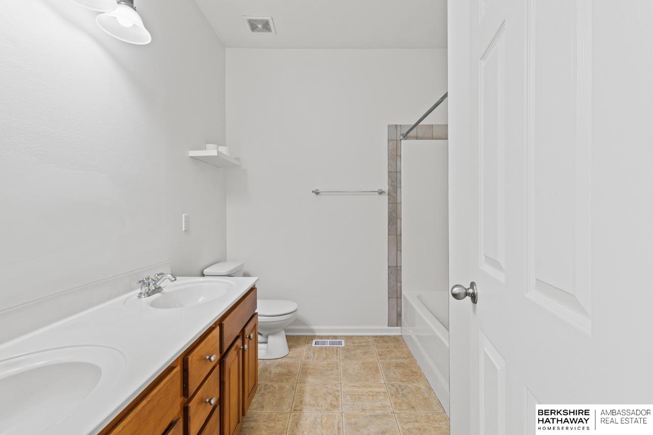 Bennington, Nebraska 68007, United States, 3 Bedrooms Bedrooms, ,3 BathroomsBathrooms,Residential,Pending,11443