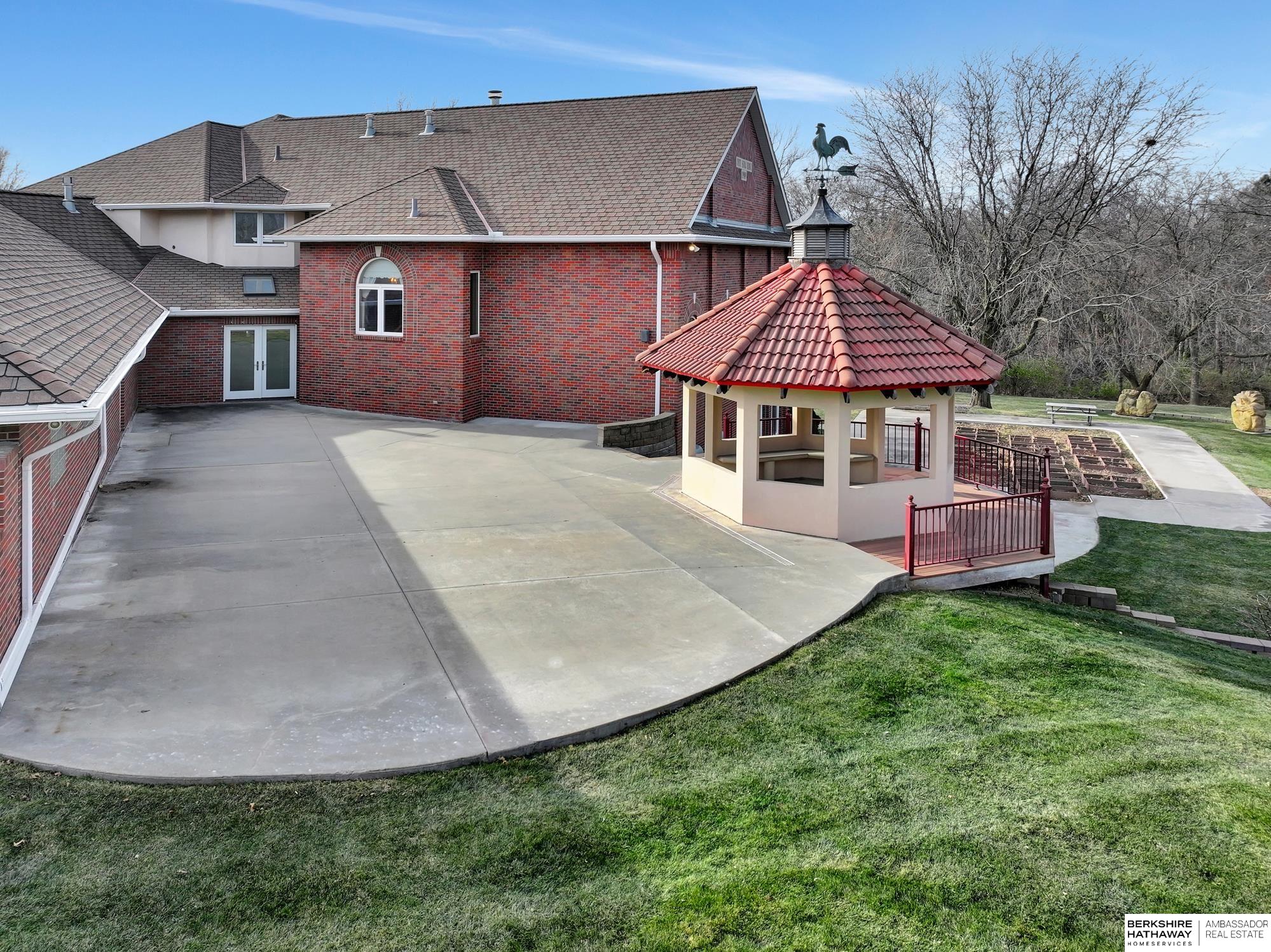 Lincoln, Nebraska 68516, United States, 5 Bedrooms Bedrooms, ,7 BathroomsBathrooms,Residential,Active,26451