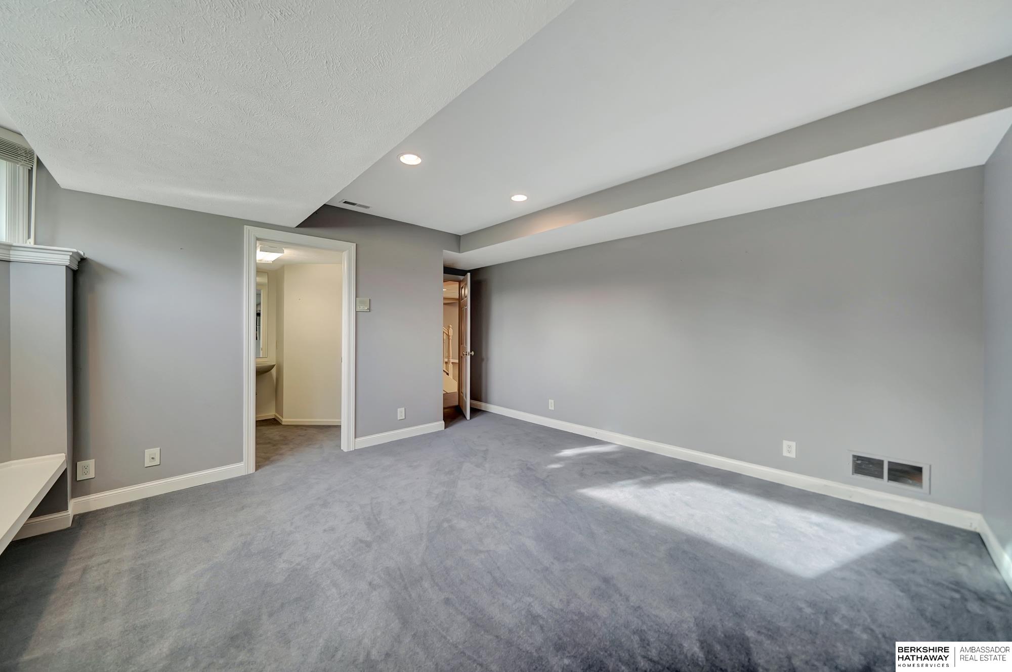 Lincoln, Nebraska 68516, United States, 5 Bedrooms Bedrooms, ,7 BathroomsBathrooms,Residential,Active,26451