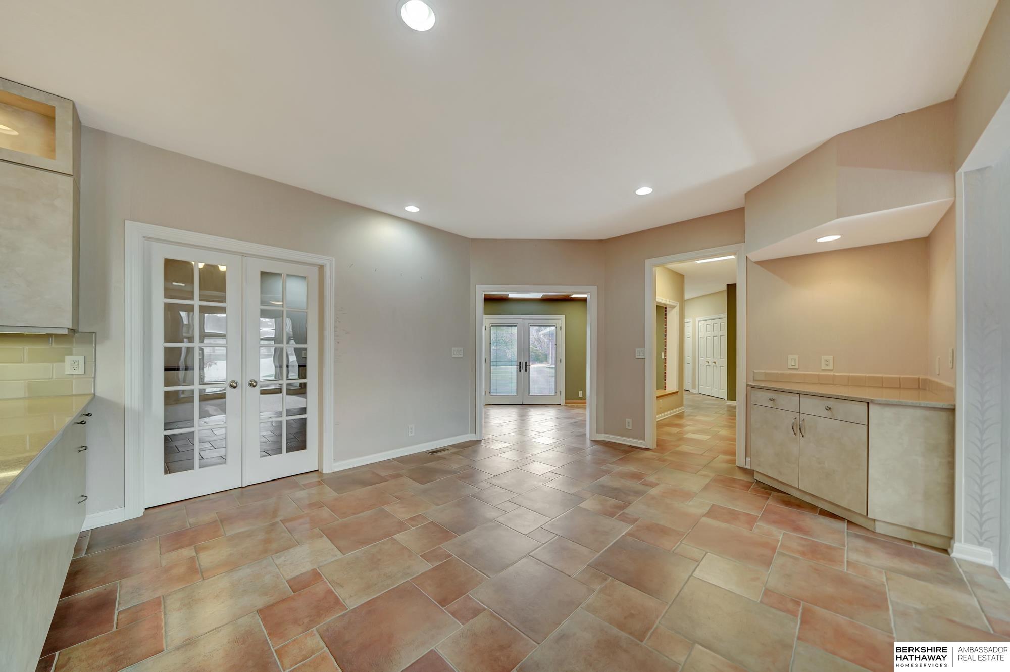 Lincoln, Nebraska 68516, United States, 5 Bedrooms Bedrooms, ,7 BathroomsBathrooms,Residential,Active,26451