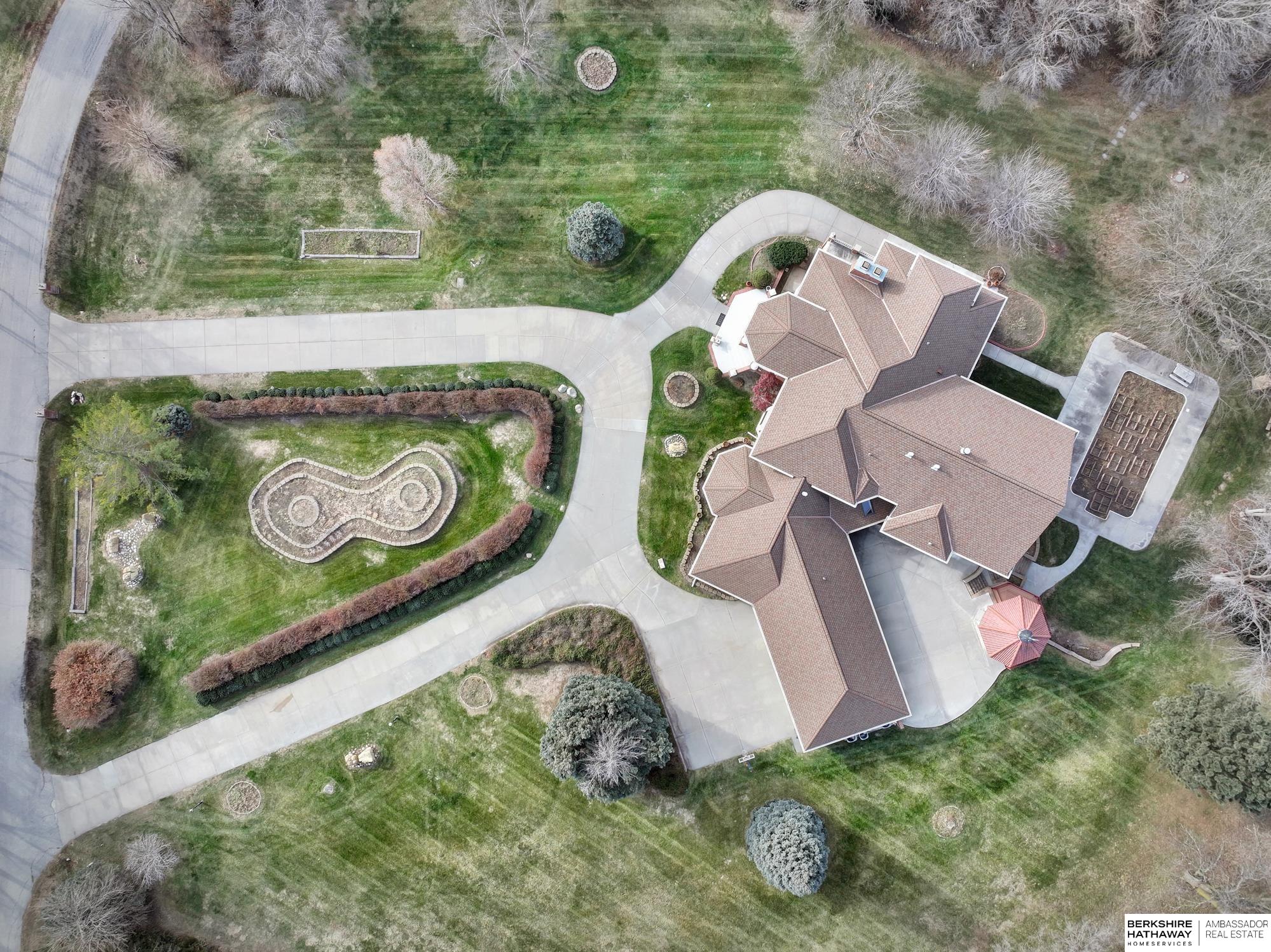 Lincoln, Nebraska 68516, United States, 5 Bedrooms Bedrooms, ,7 BathroomsBathrooms,Residential,Active,26451