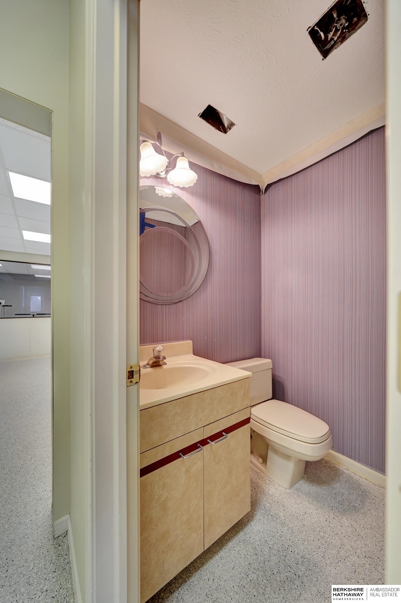 Lincoln, Nebraska 68516, United States, 5 Bedrooms Bedrooms, ,7 BathroomsBathrooms,Residential,Active,26451