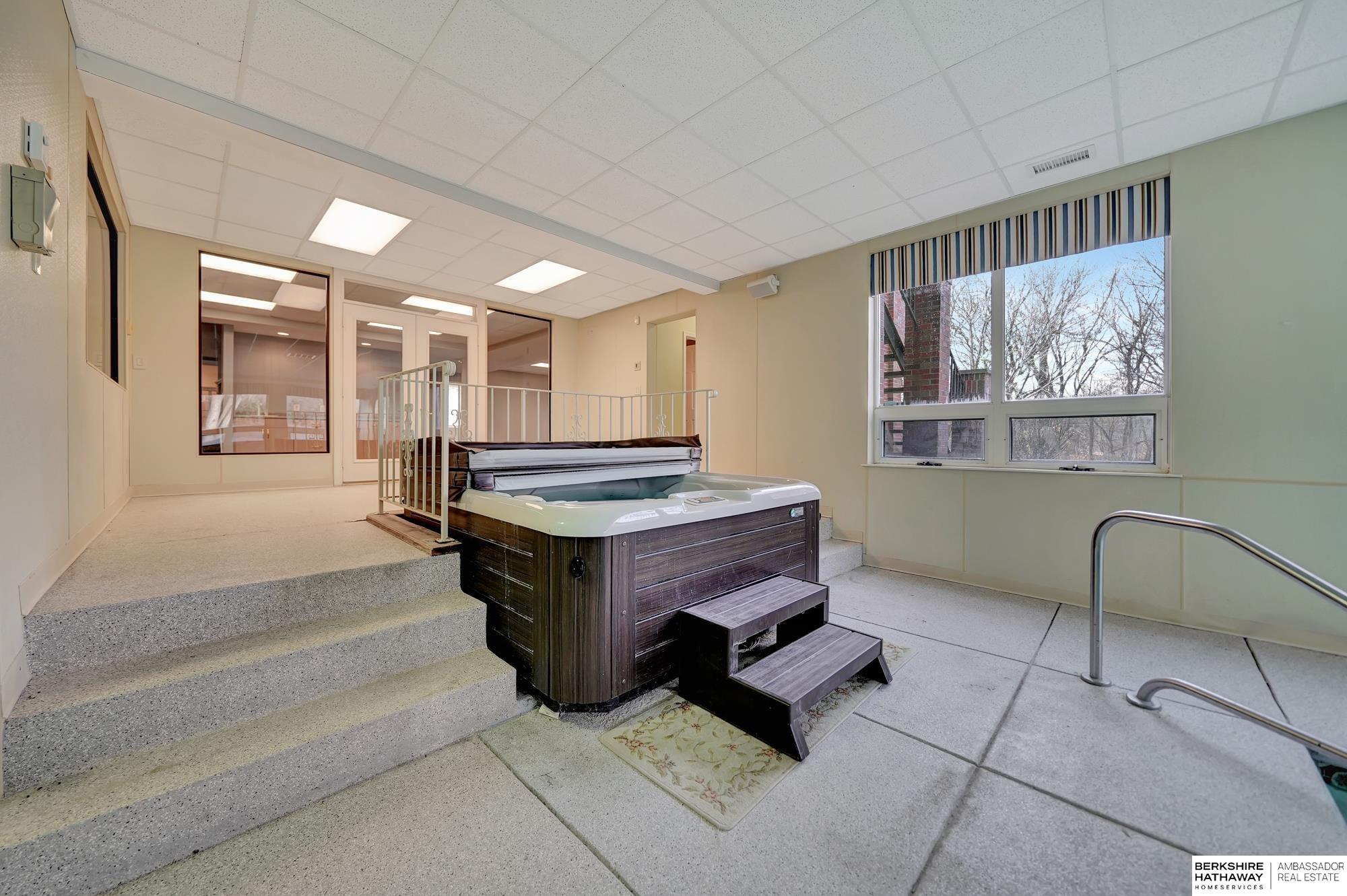 Lincoln, Nebraska 68516, United States, 5 Bedrooms Bedrooms, ,7 BathroomsBathrooms,Residential,Active,26451