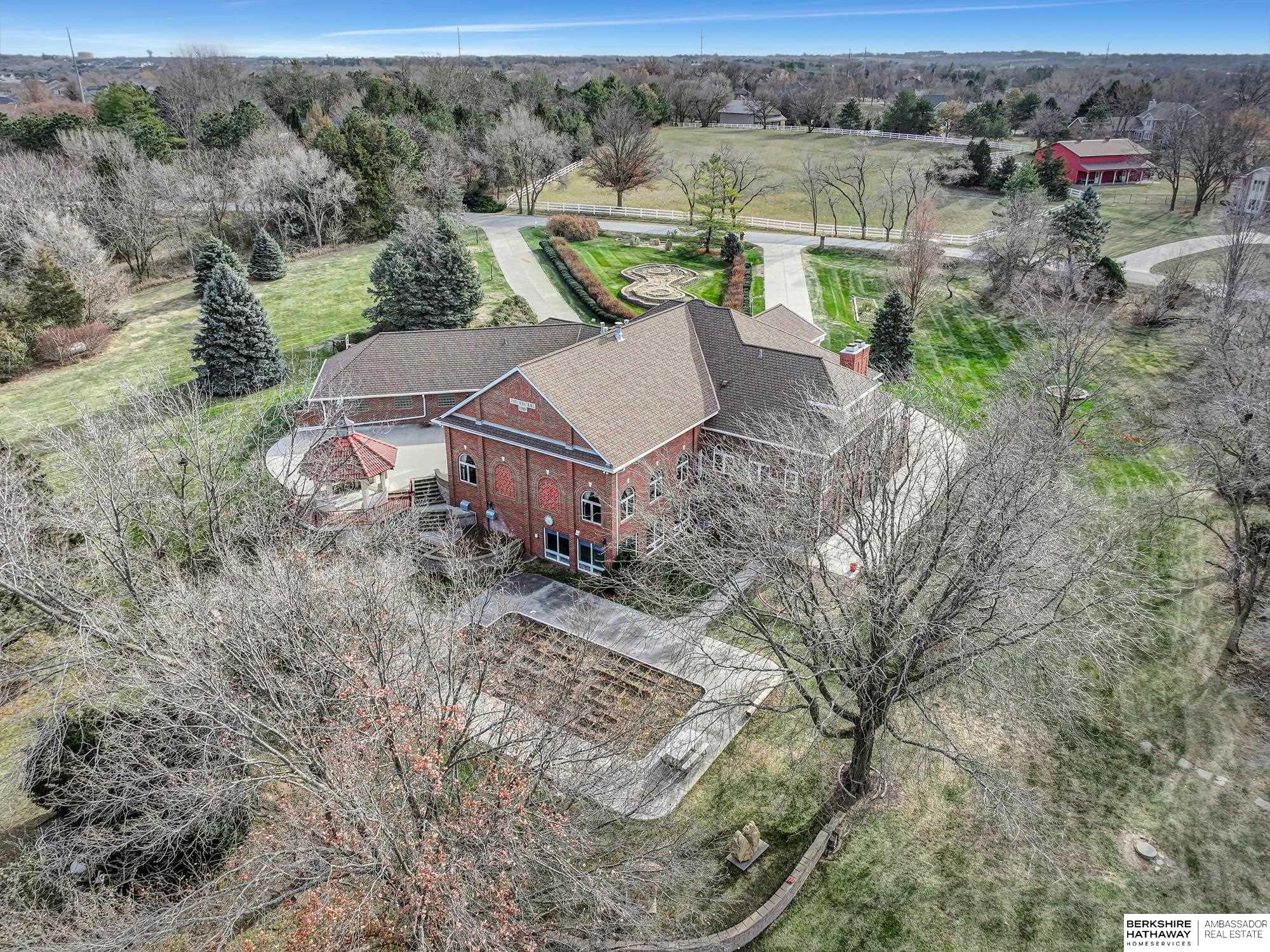 Lincoln, Nebraska 68516, United States, 5 Bedrooms Bedrooms, ,7 BathroomsBathrooms,Residential,Active,26451